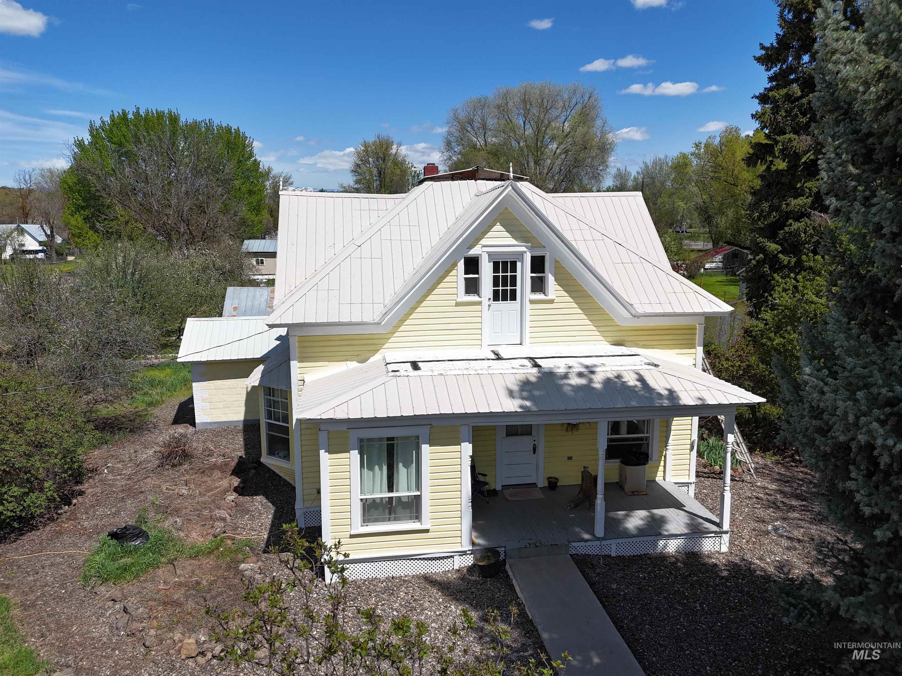 80 W Bridge St Property Photo