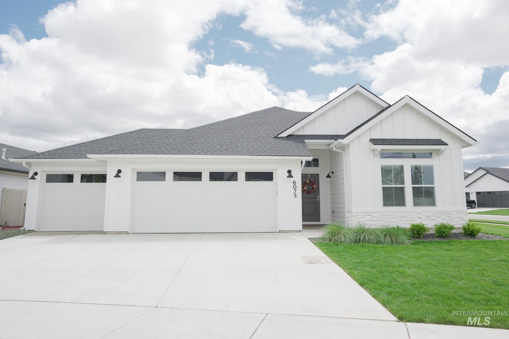 6073 W Mikonos St