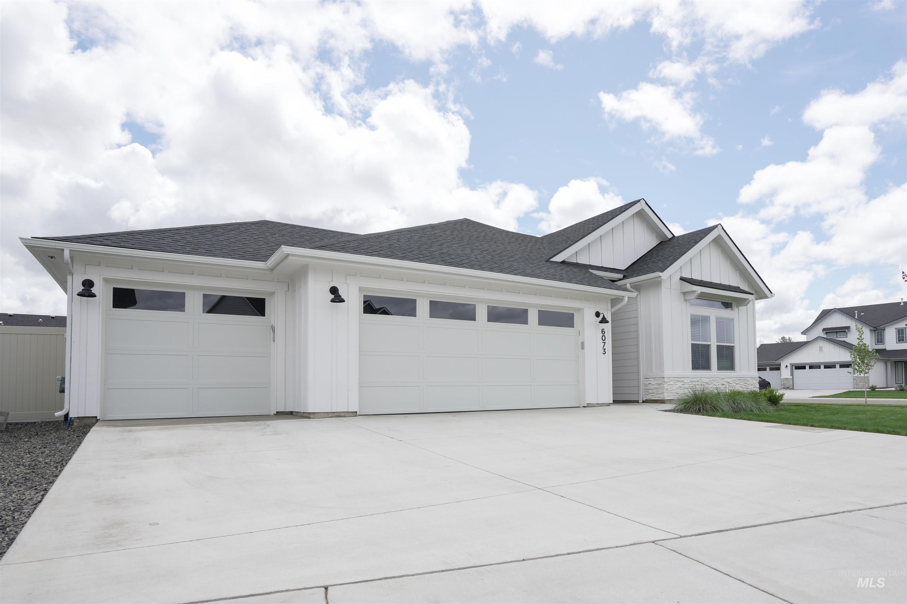 6073 W Mikonos St Property Photo 2
