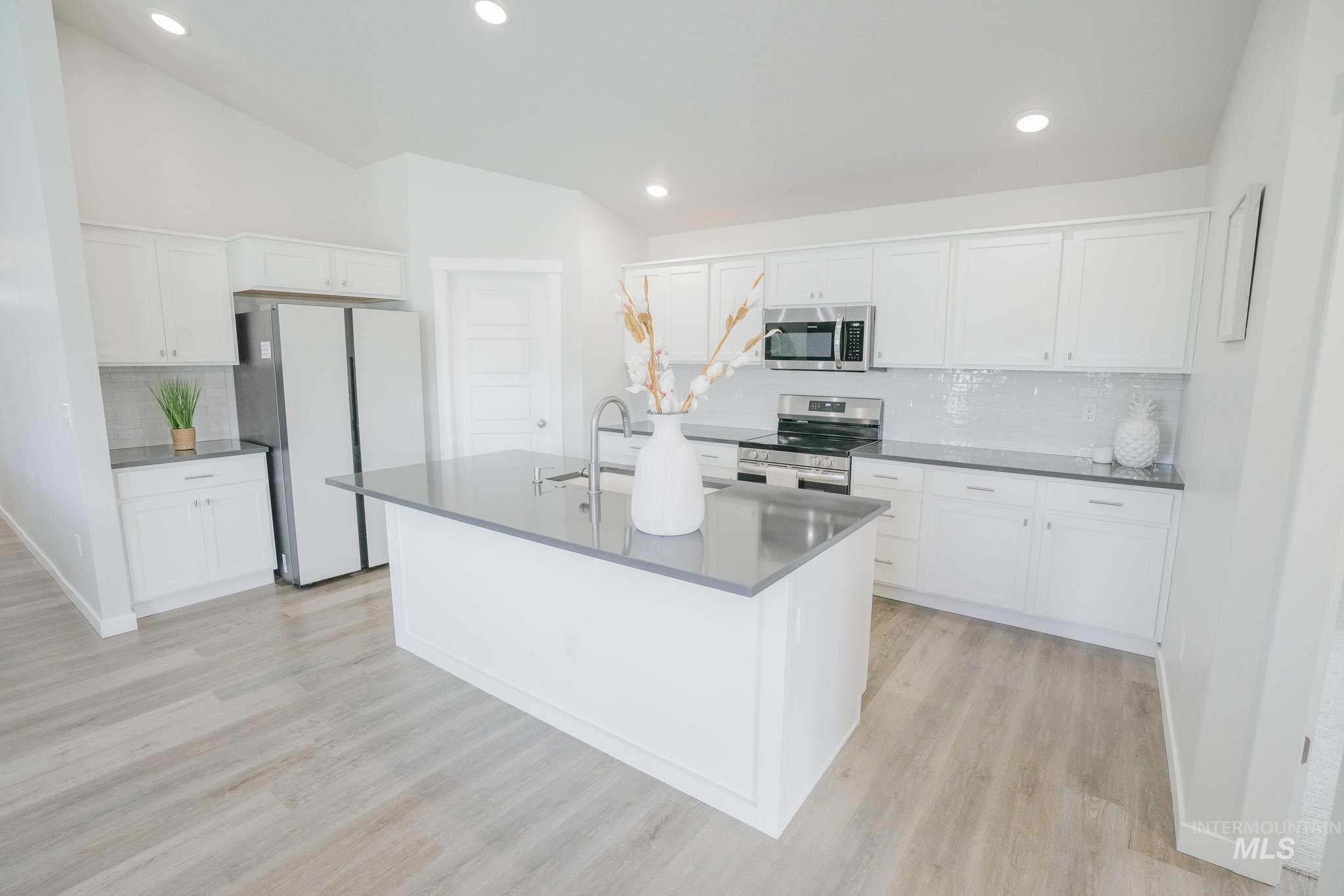 6073 W Mikonos St Property Photo 6