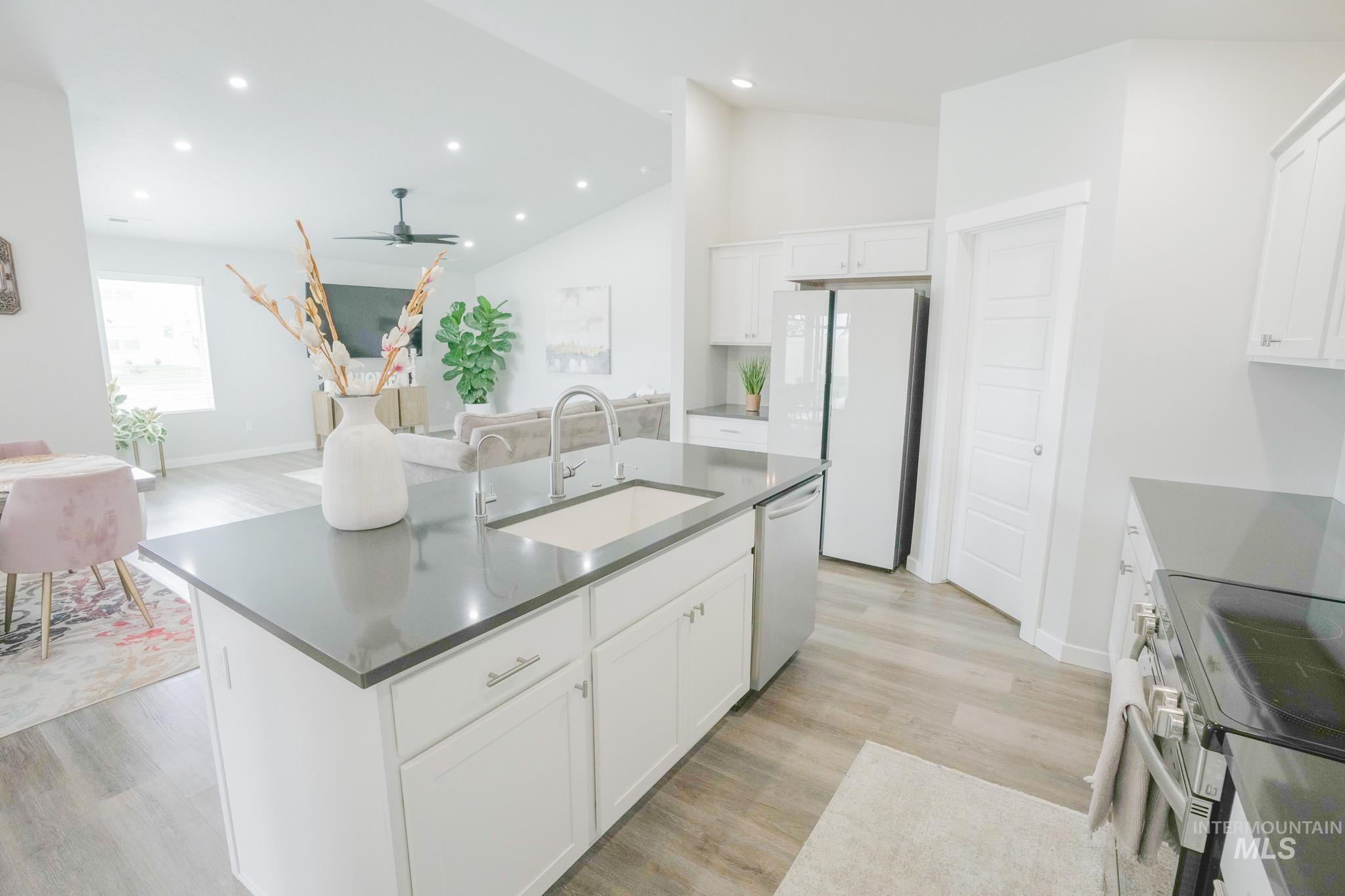 6073 W Mikonos St Property Photo 7