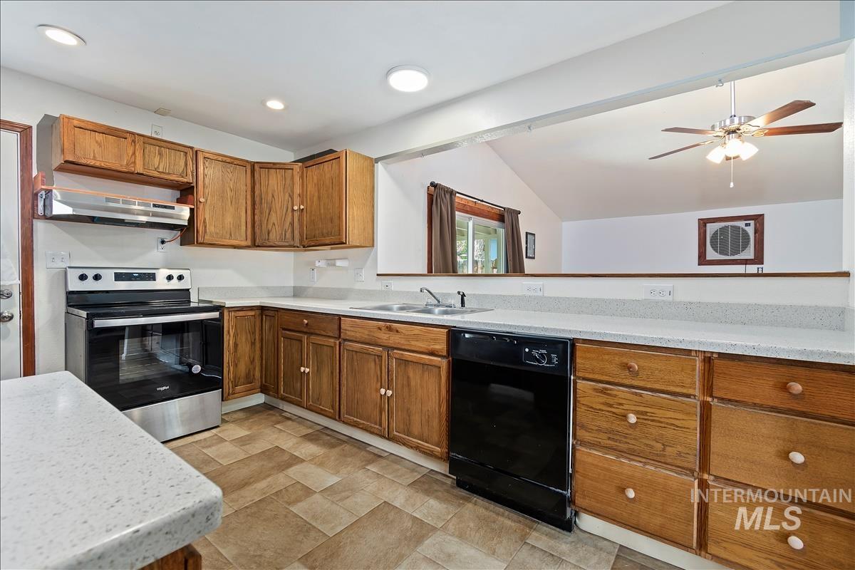 309 Baker Drive Property Photo 9