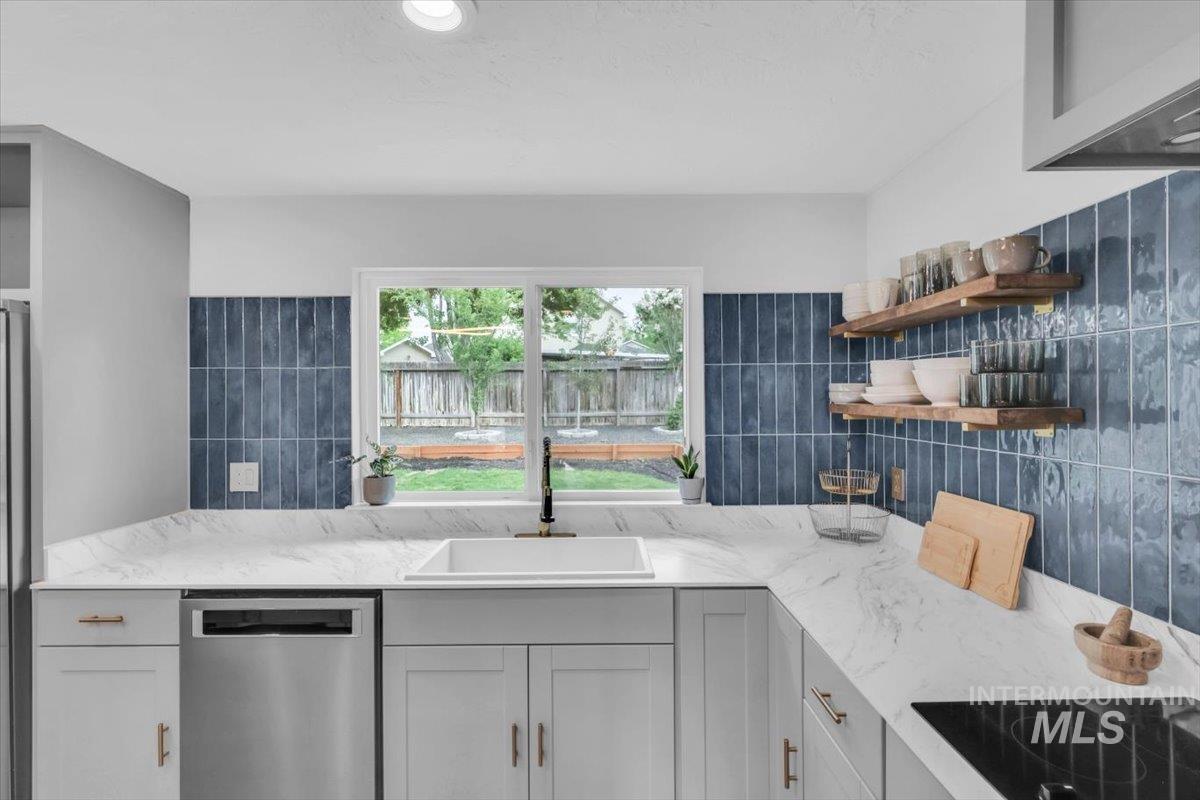 898 N Pebble Beach Way Property Photo 10