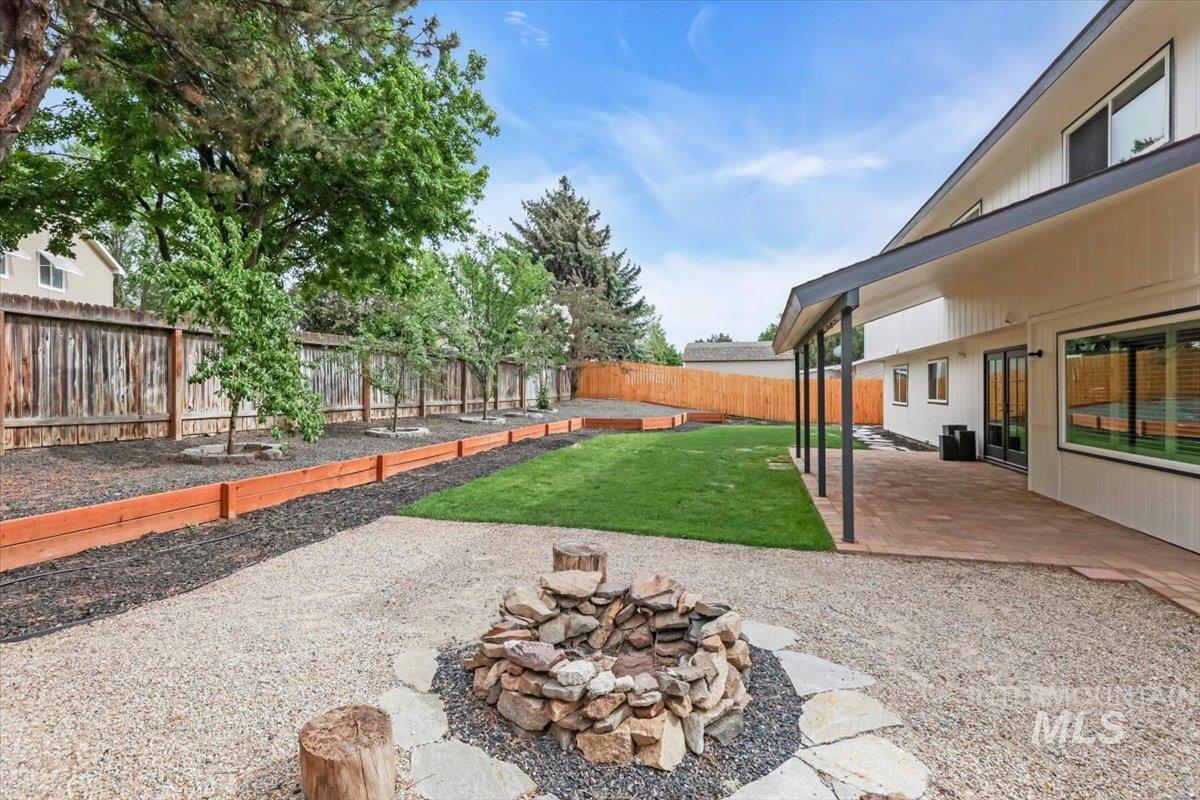 898 N Pebble Beach Way Property Photo 40