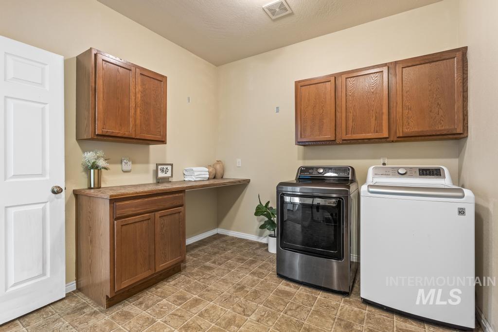 24 Charters Circle Property Photo 27