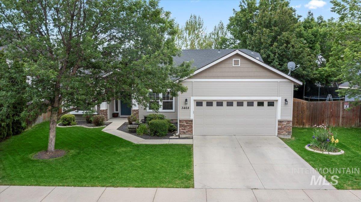 3468 N Oakstone Ave Property Photo