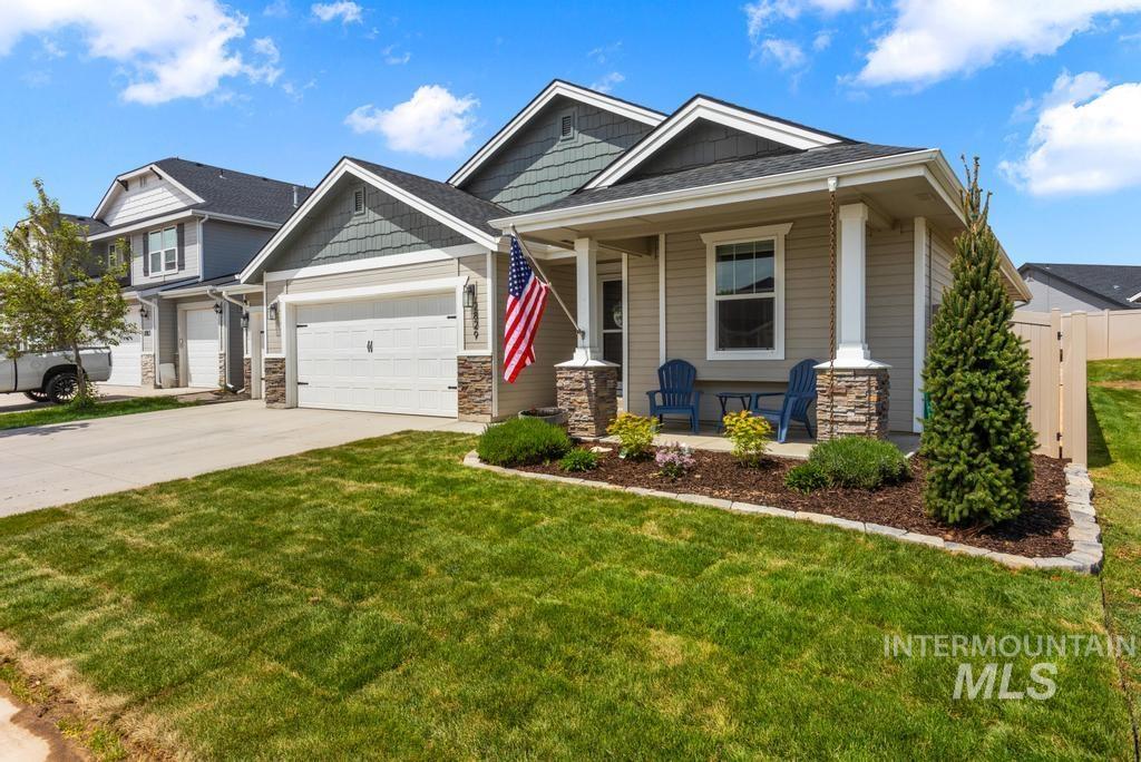 2829 N Cherry Grove Way Property Photo 2