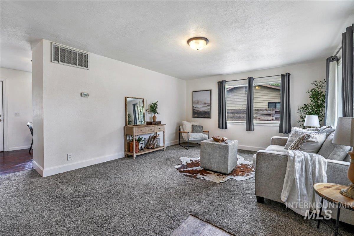 2114 Sessions Street Property Photo 6