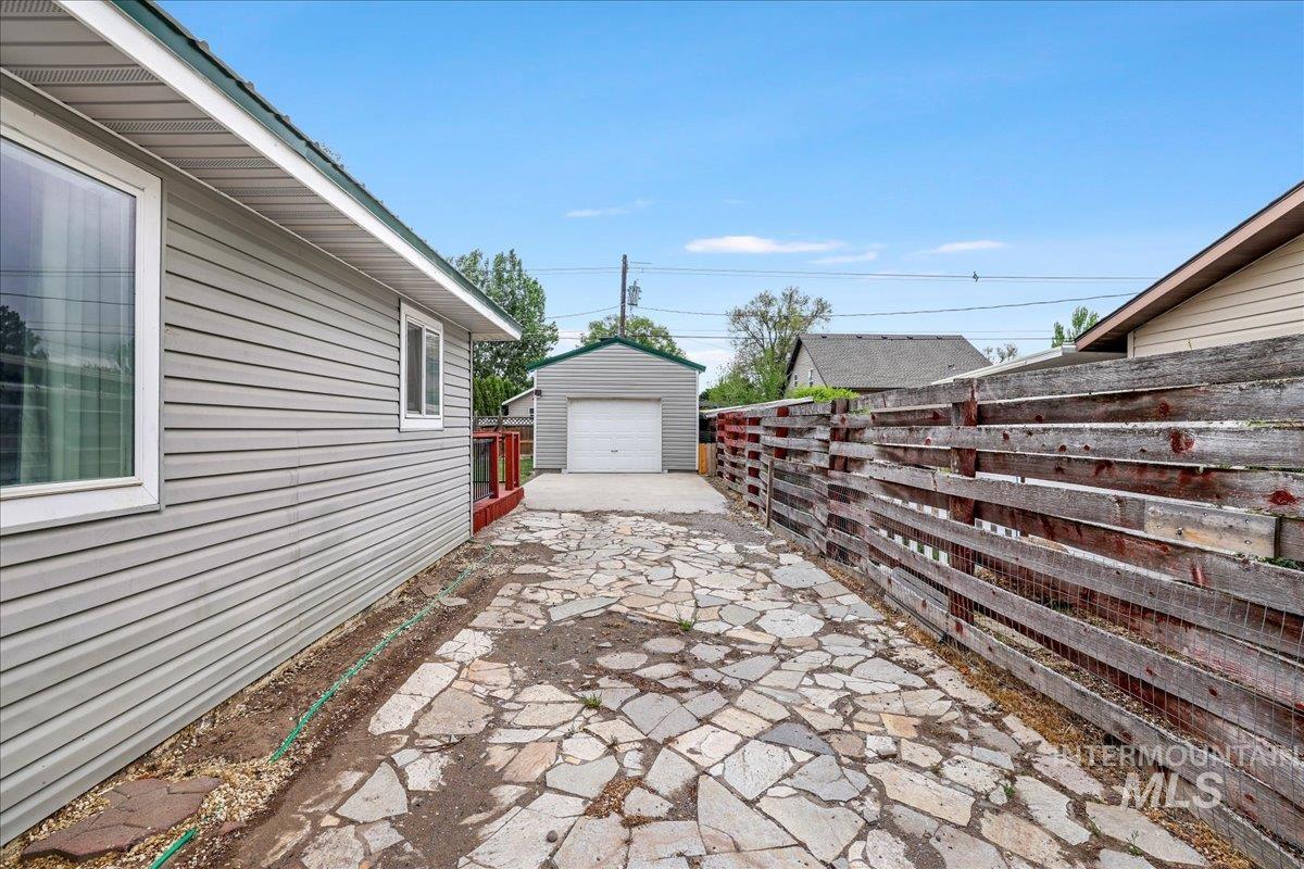 2114 Sessions Street Property Photo 33
