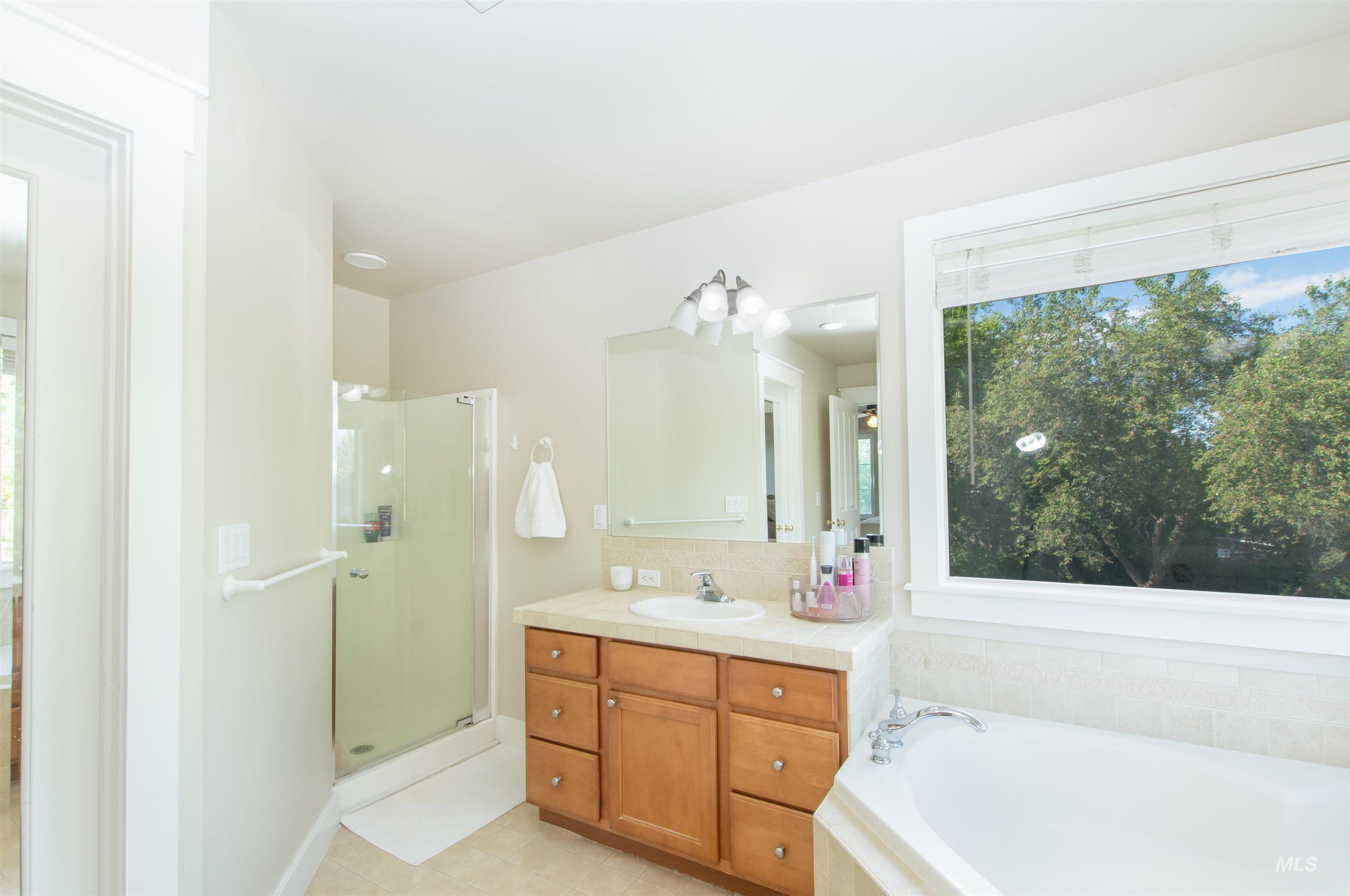 6174 N Queensbury Pl Property Photo 20