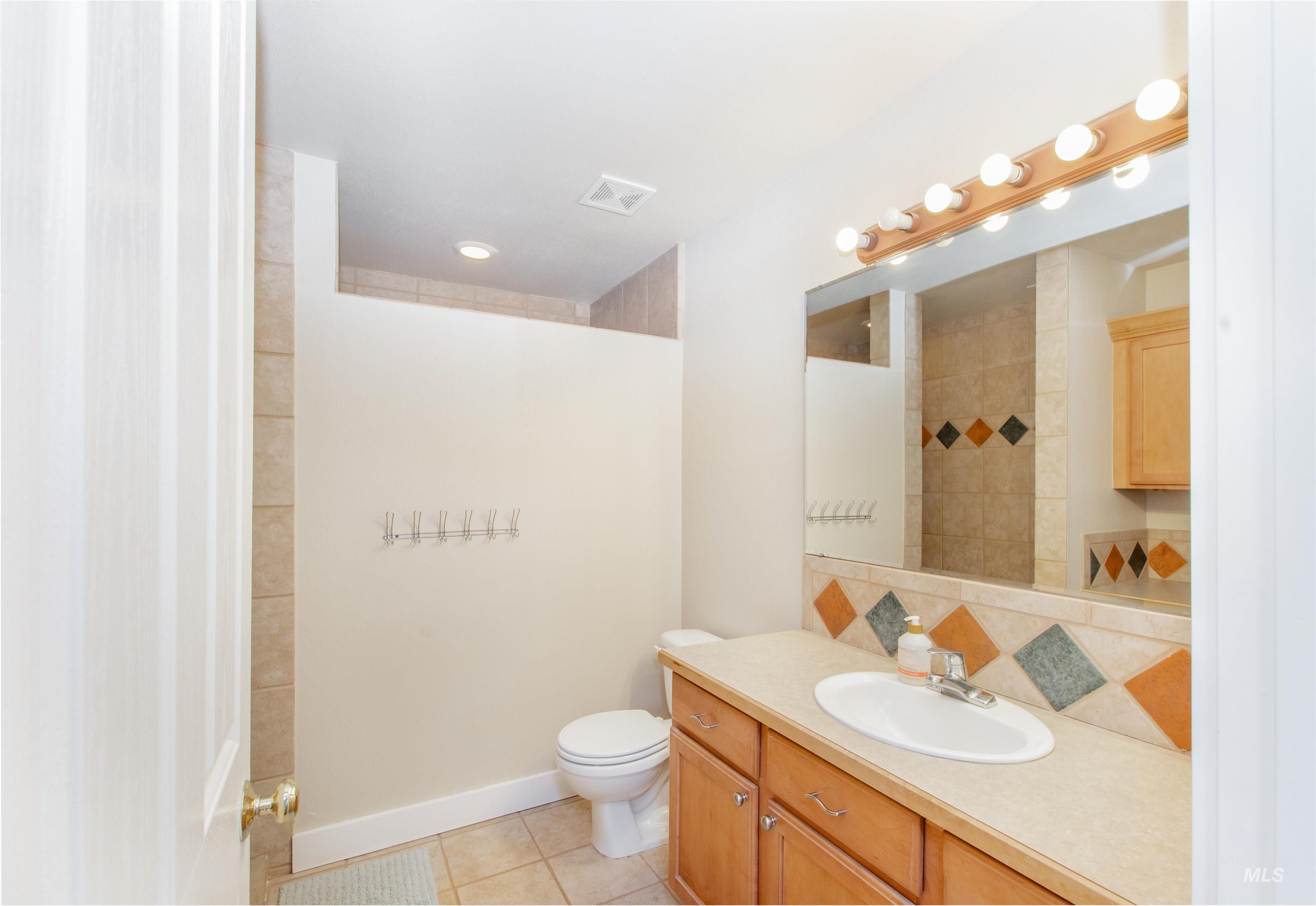 6174 N Queensbury Pl Property Photo 27