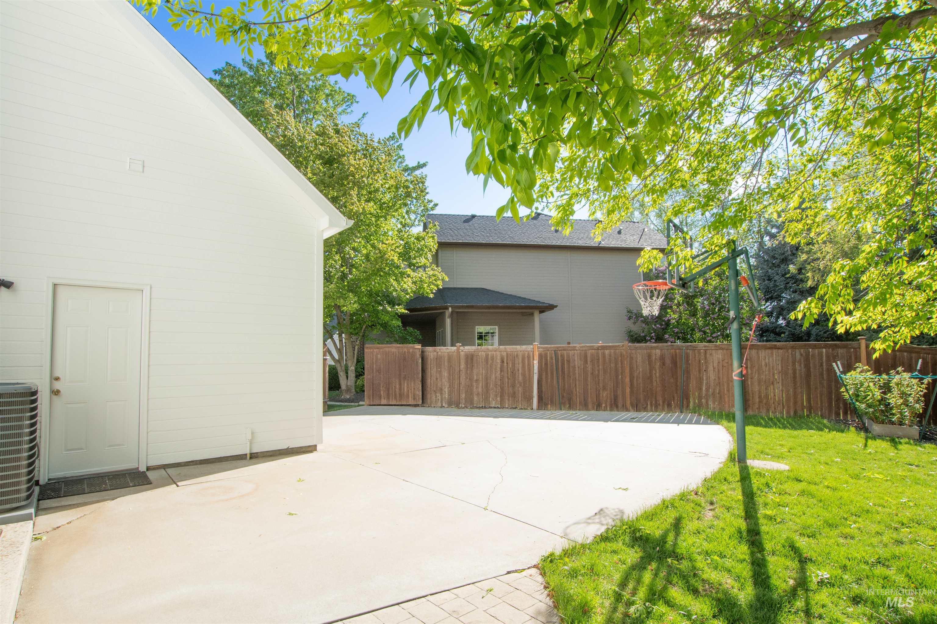 6174 N Queensbury Pl Property Photo 47