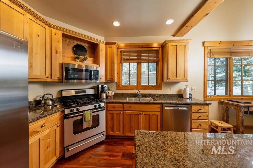 1319 Hearthstone Ct Property Photo 5