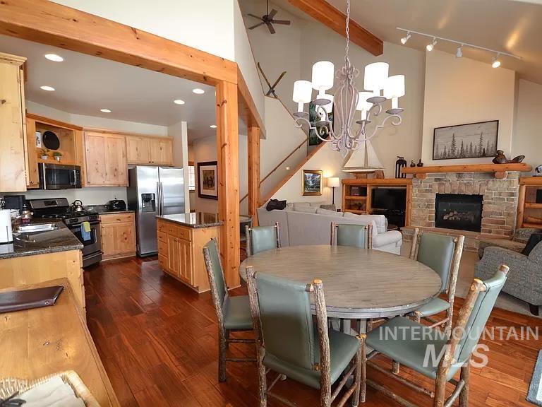 1319 Hearthstone Ct Property Photo 8