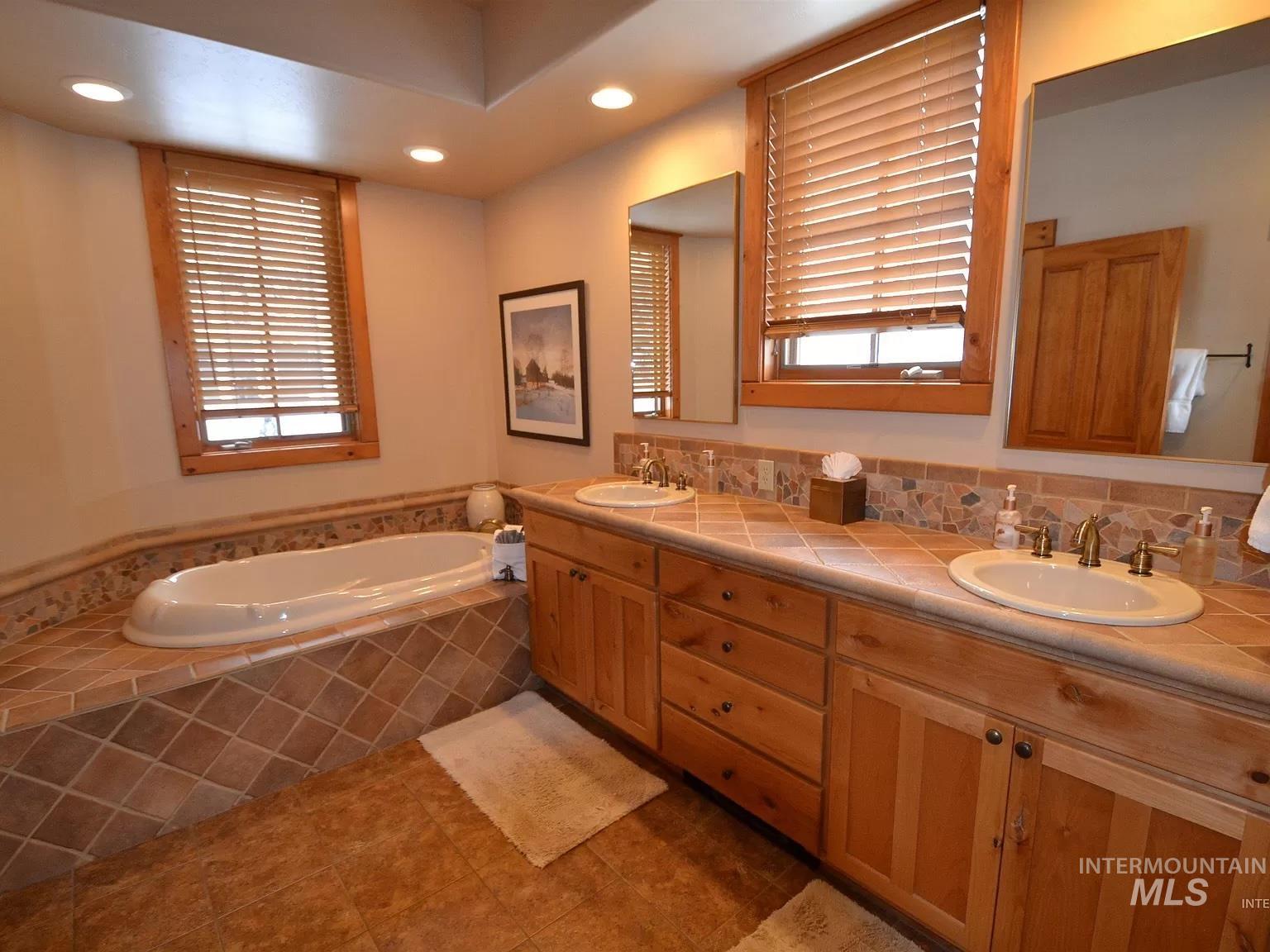 1319 Hearthstone Ct Property Photo 10