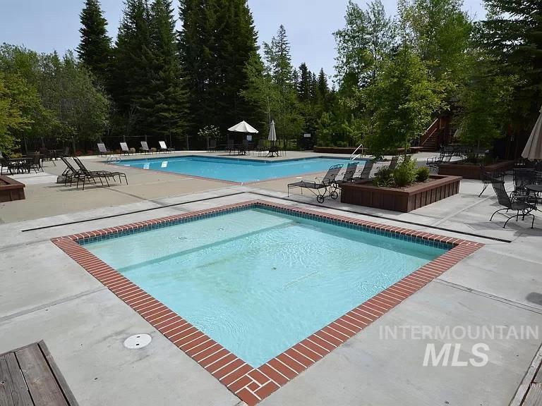 1319 Hearthstone Ct Property Photo 12