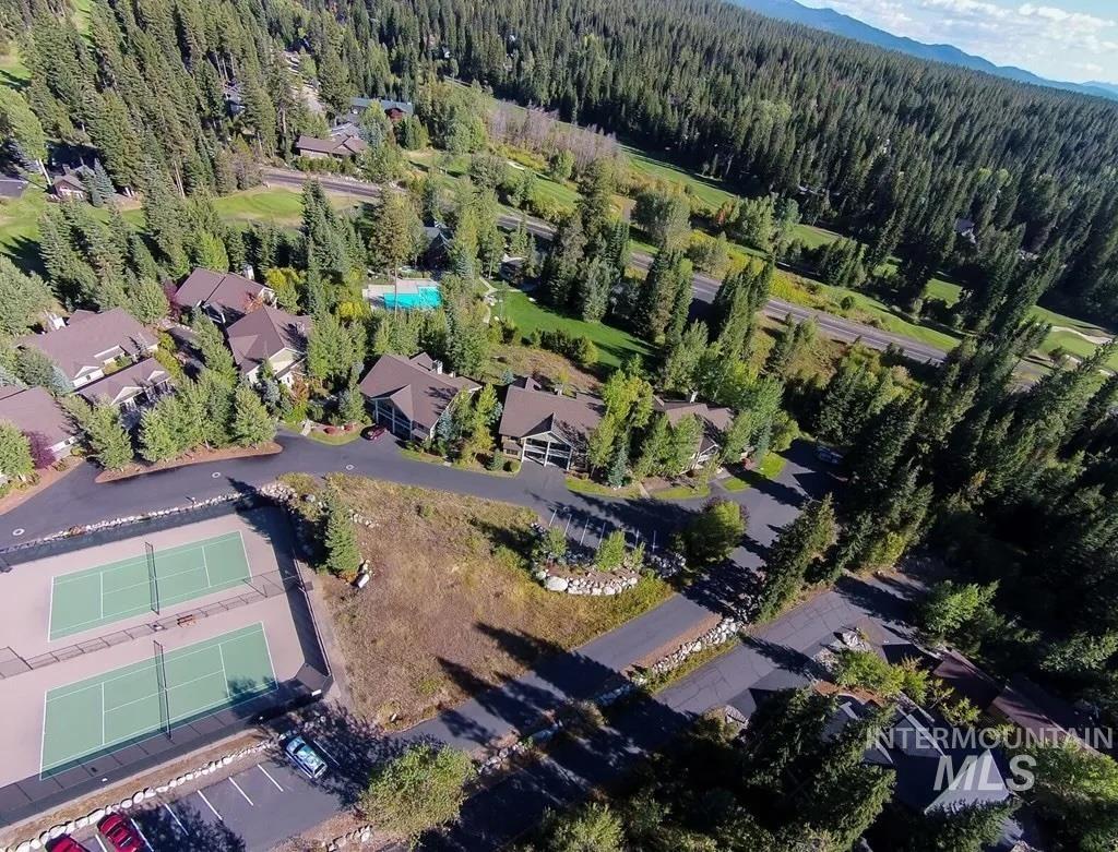 1319 Hearthstone Ct Property Photo 17