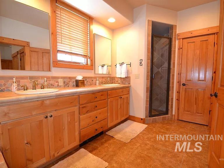 1319 Hearthstone Ct Property Photo 24