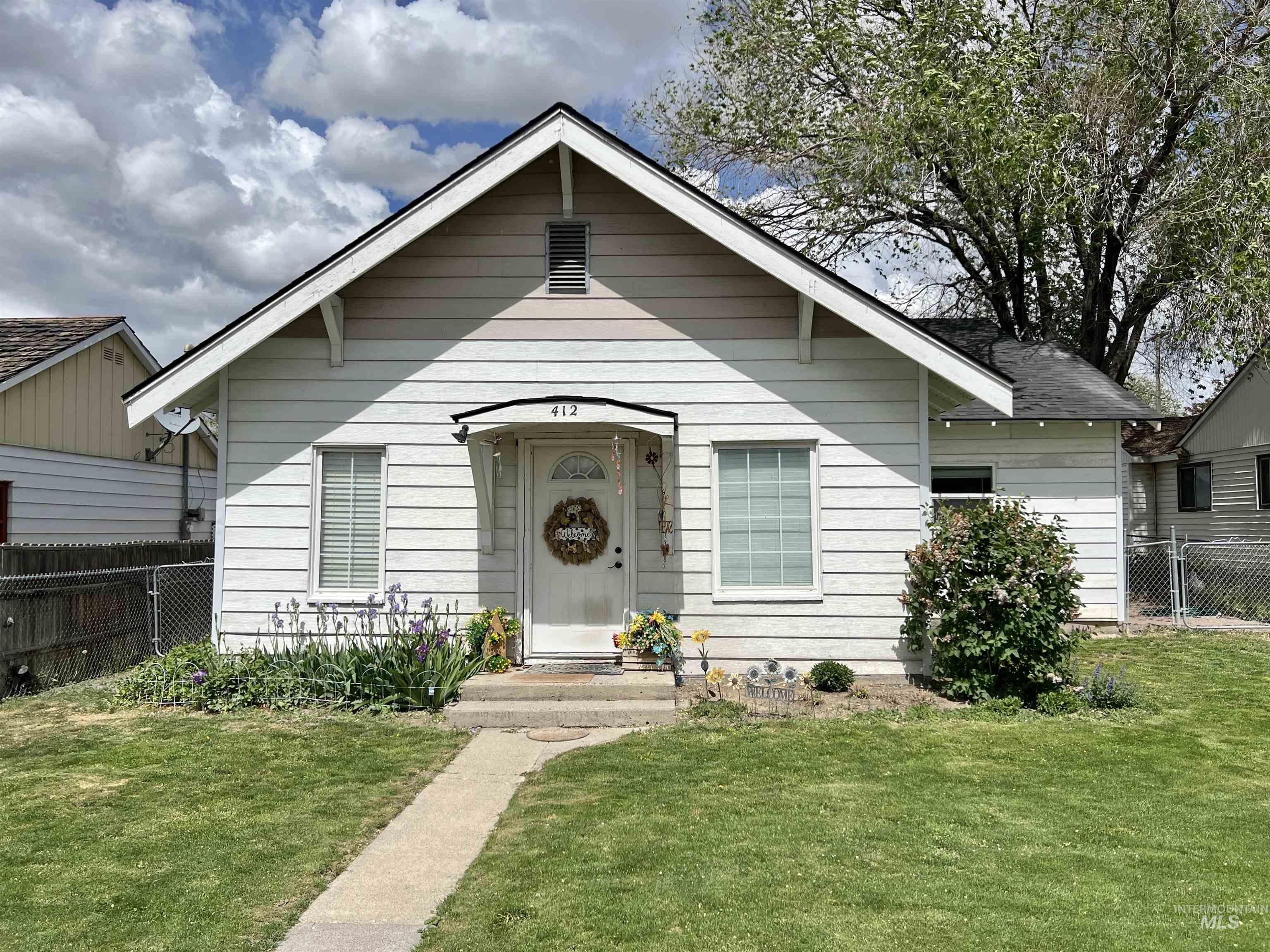 412 8th Ave N. Property Photo 1