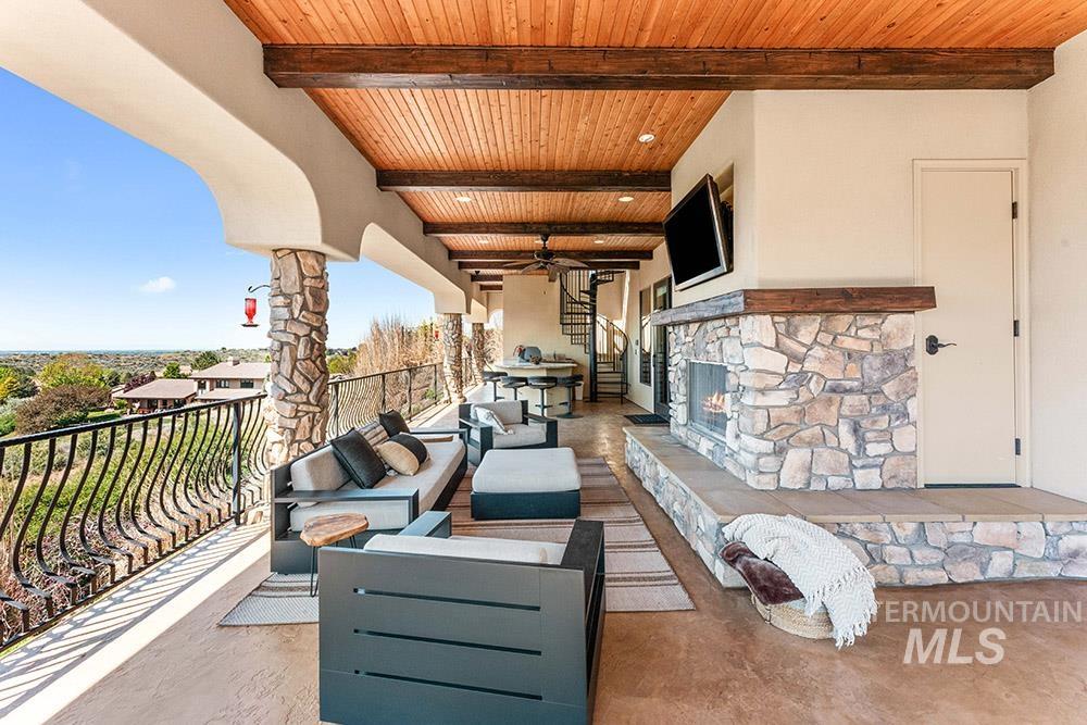 473 N Strata Via Way Property Photo 4