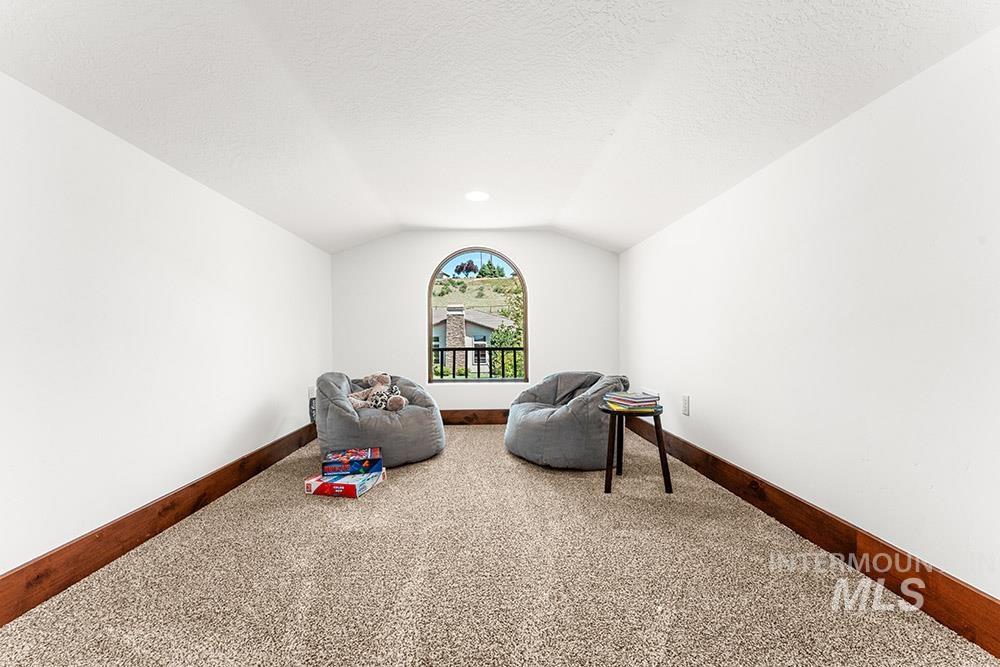 473 N Strata Via Way Property Photo 24
