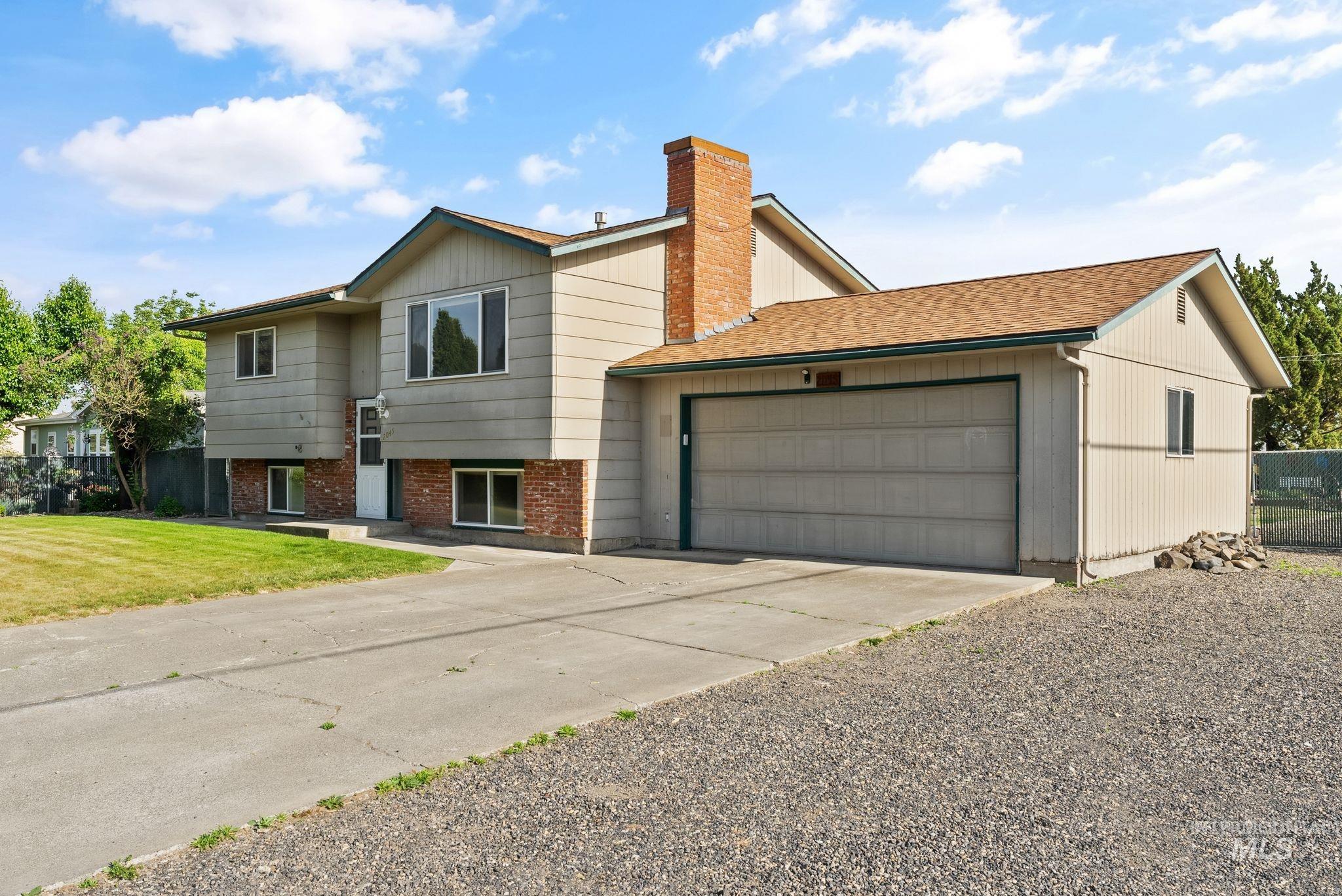 2045 11th Avenue Property Photo 1