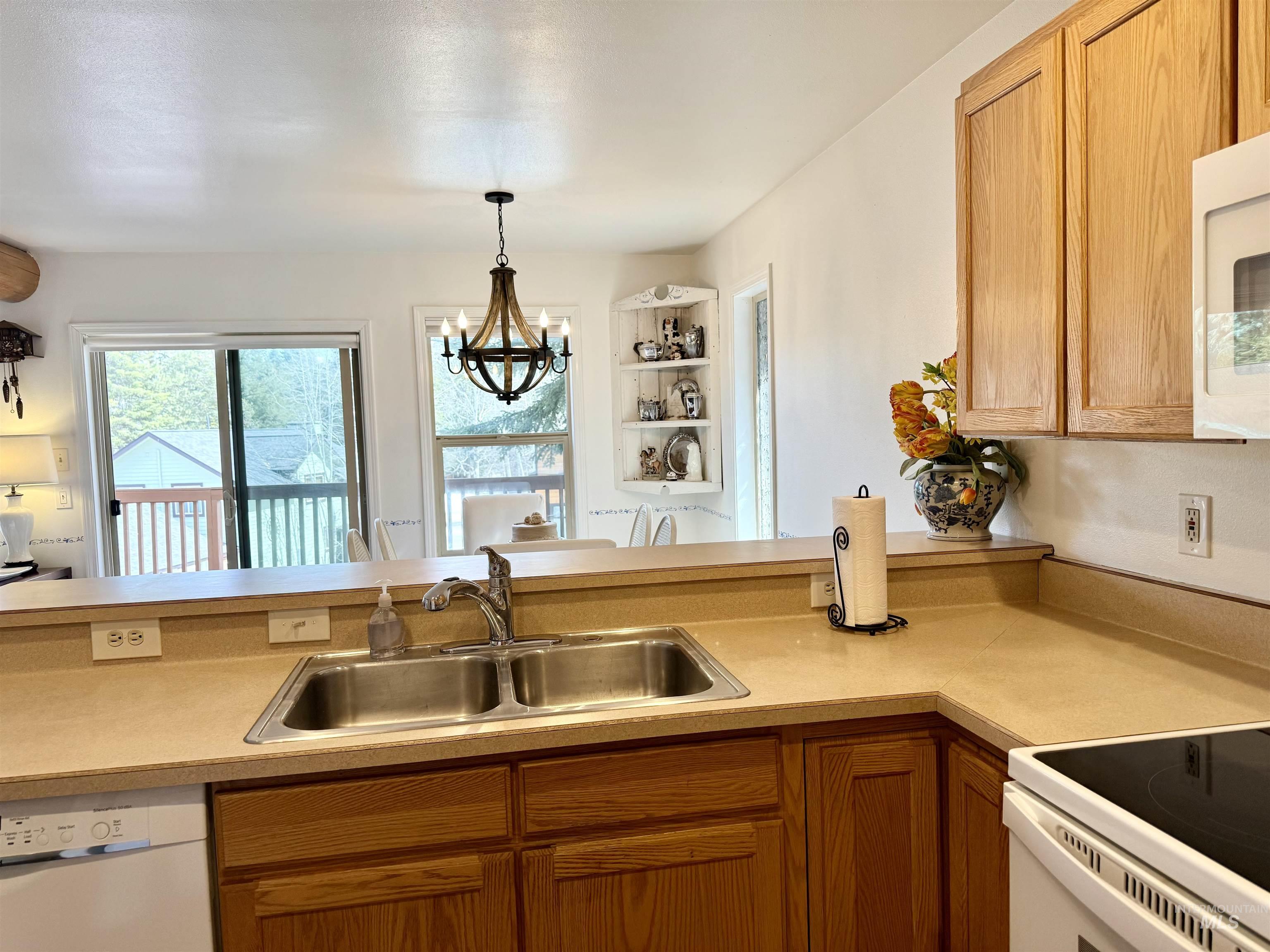 1425 Clements Property Photo 16