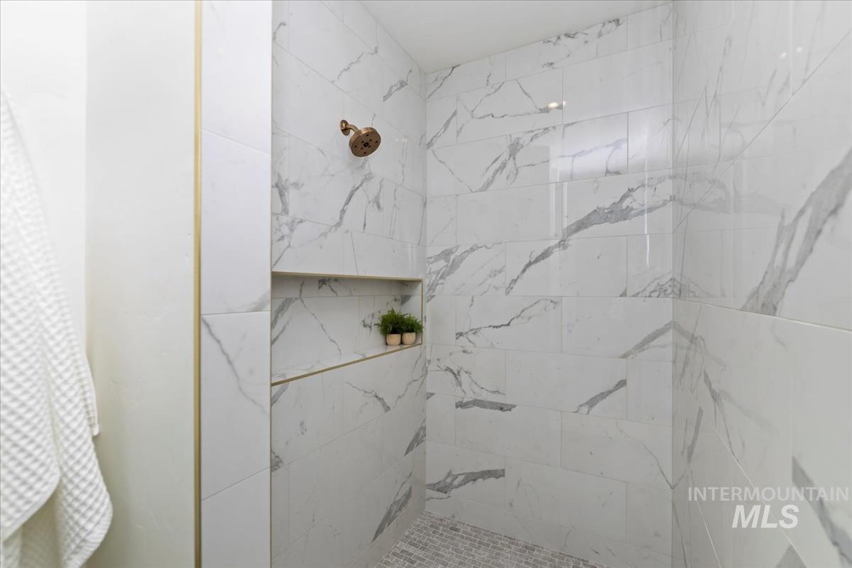 4265 W Thornapple Dr. Property Photo 3