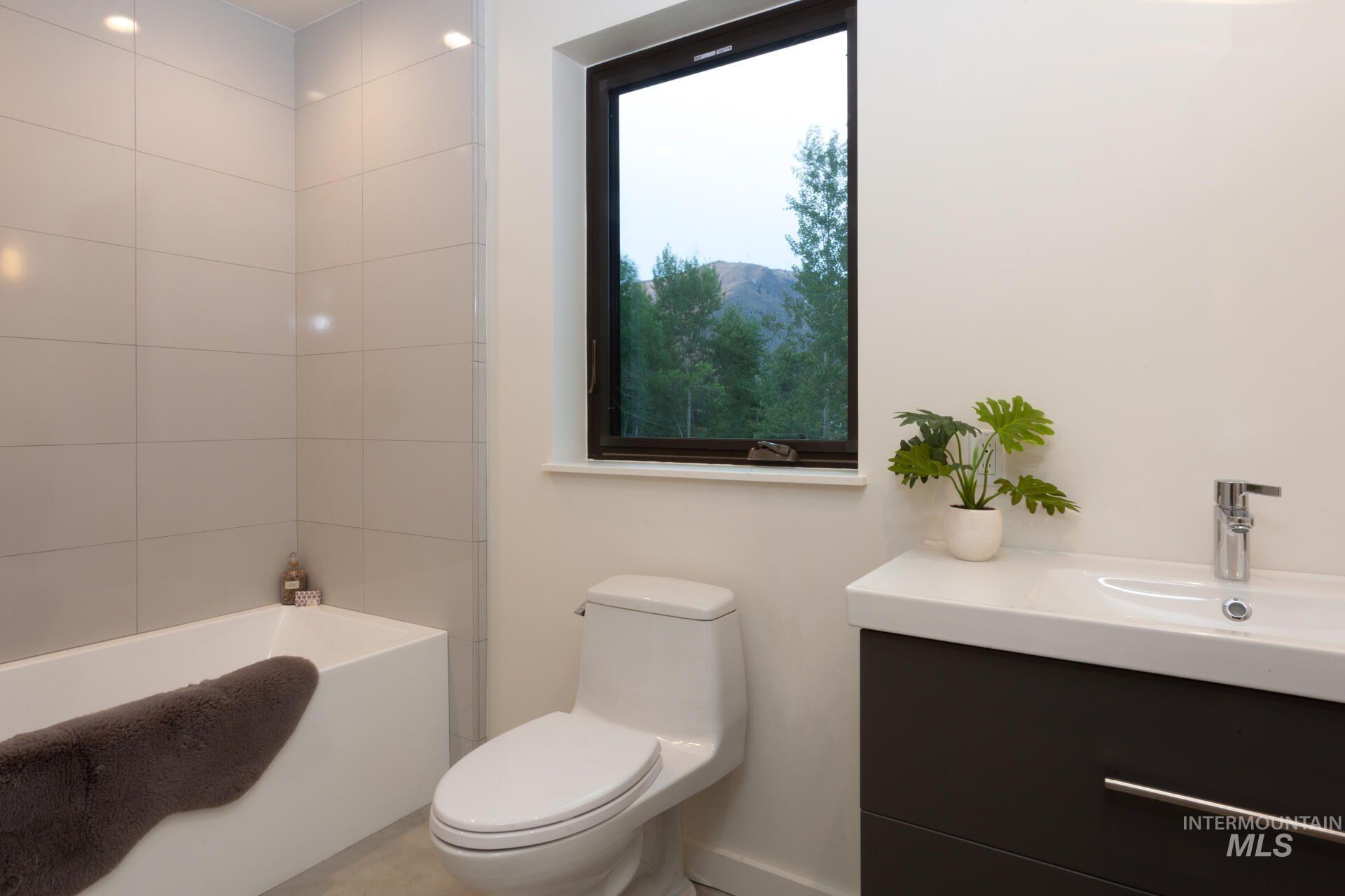 250 Amatopia Way Property Photo 7