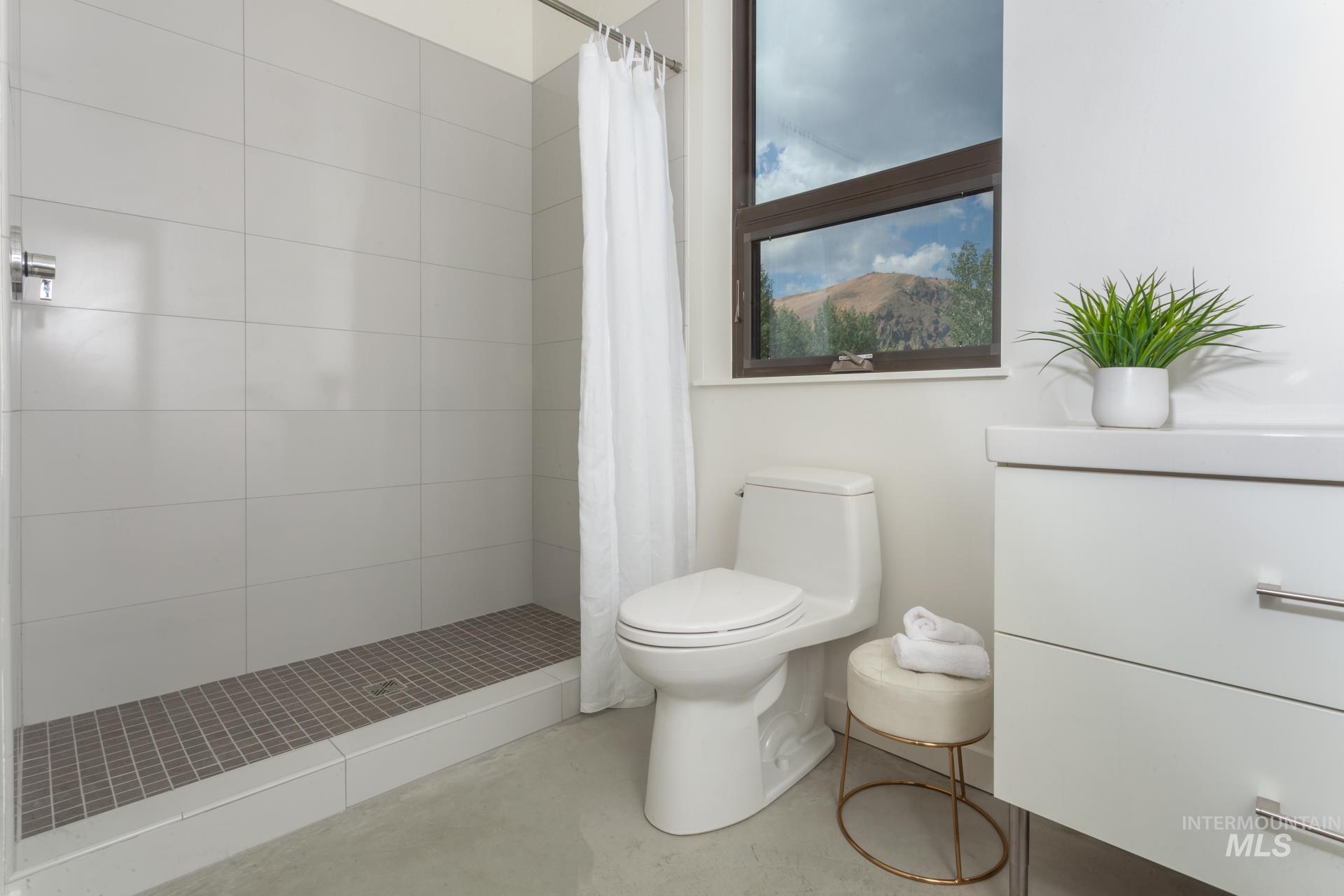 250 Amatopia Way Property Photo 13