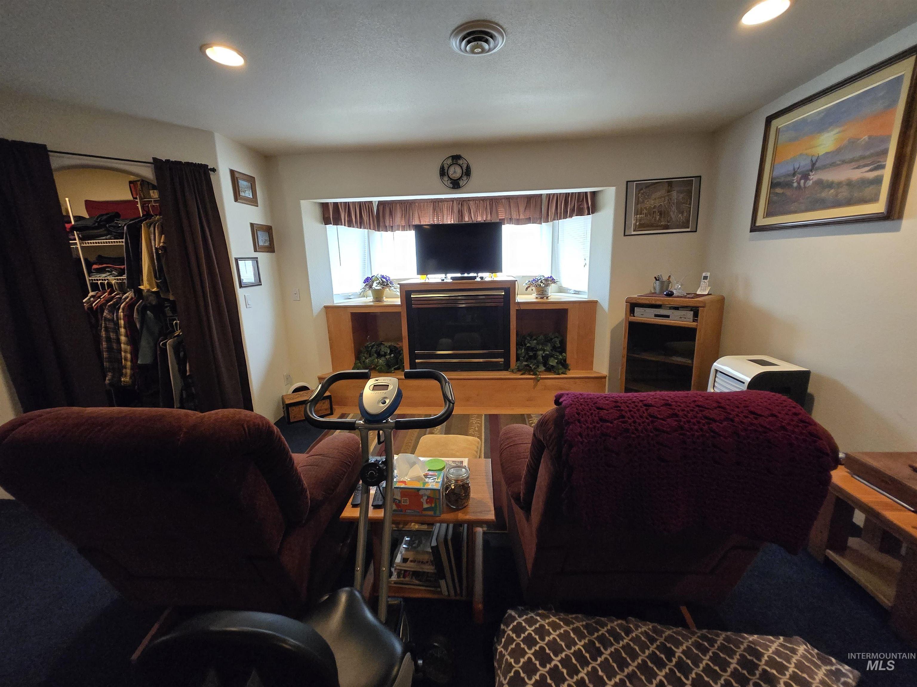 1230 Ellis Ave Property Photo 18