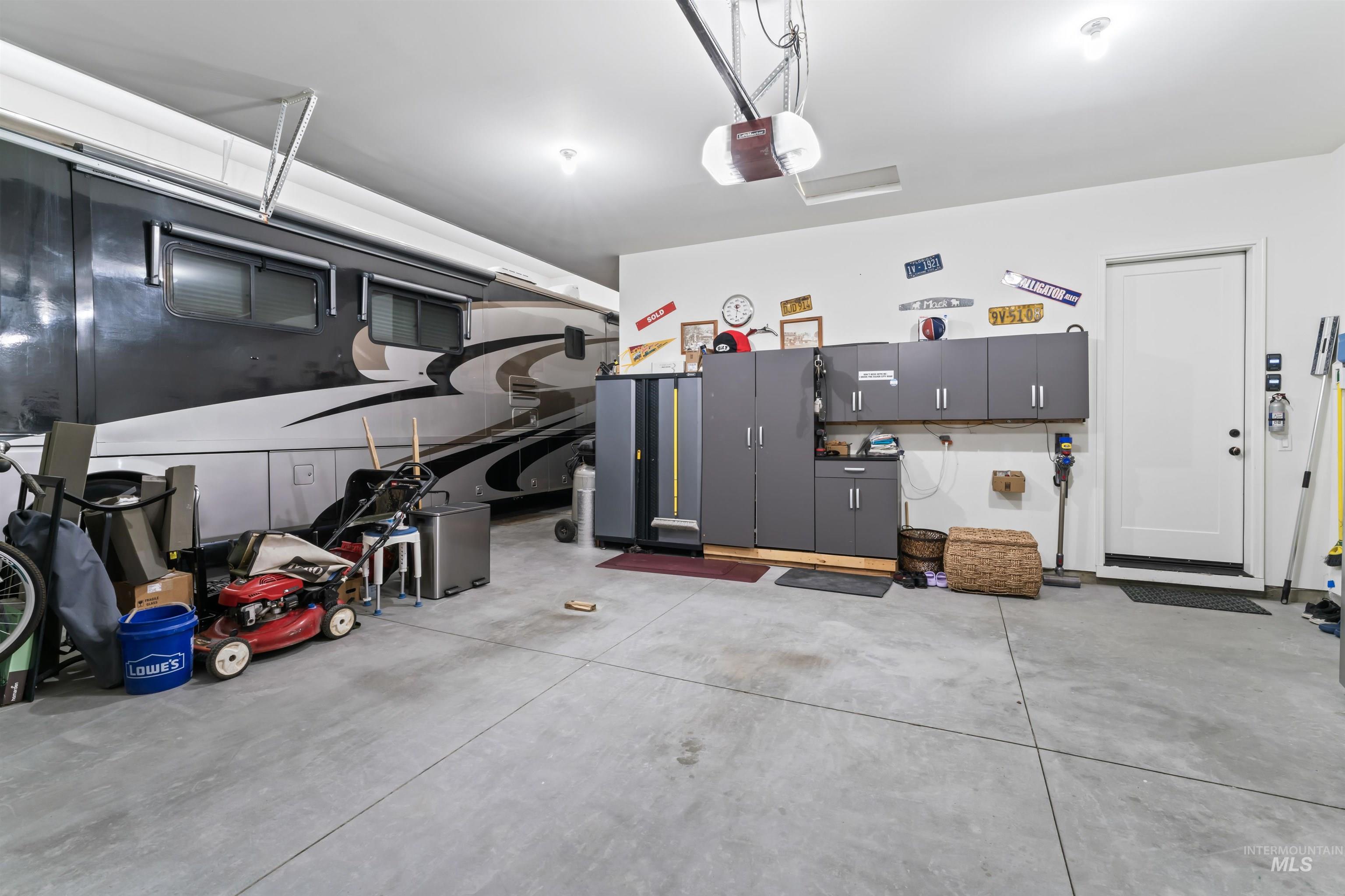 2133 N Star Garnet Ave. Property Photo 35