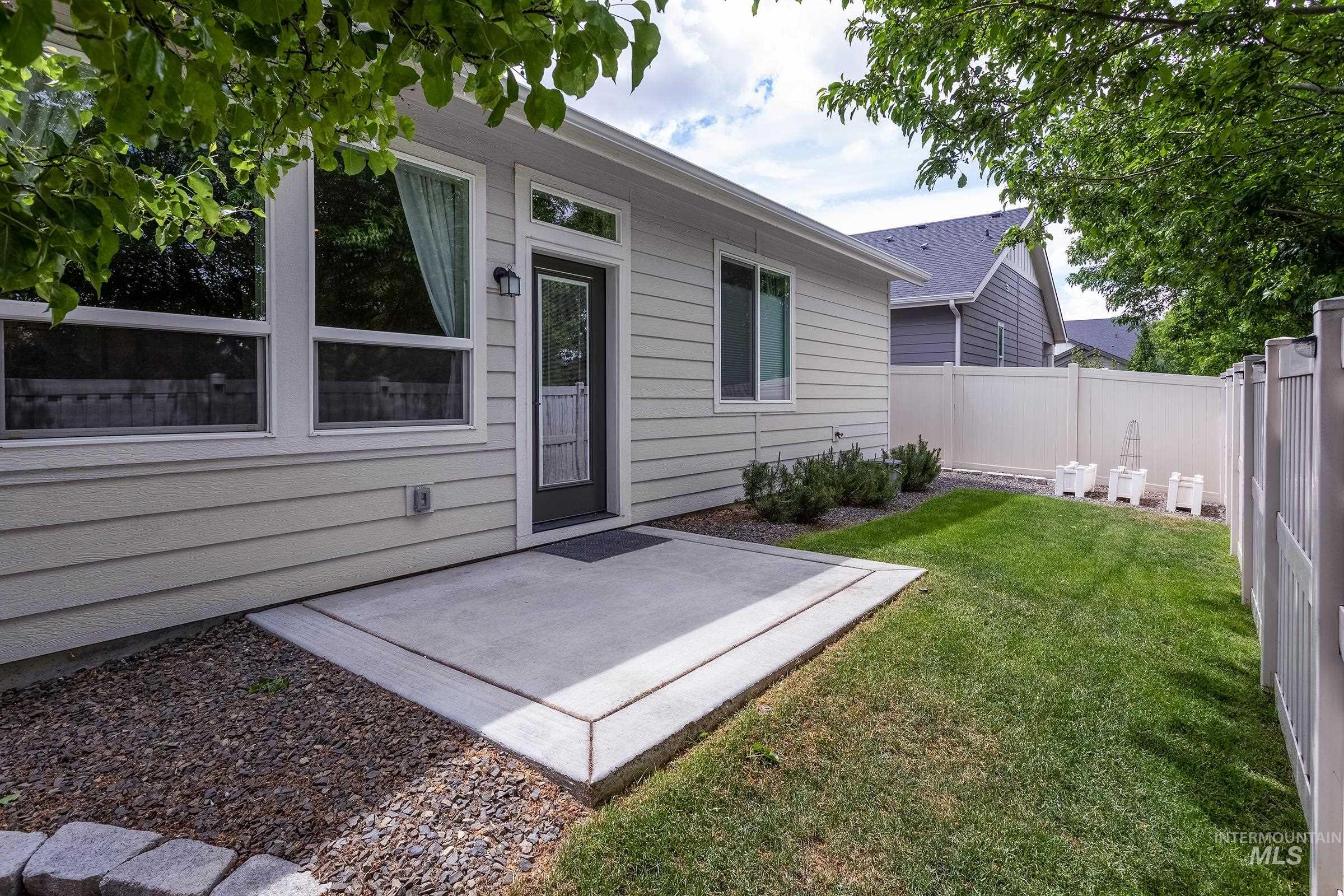 3290 E Girdner Dr Property Photo 19