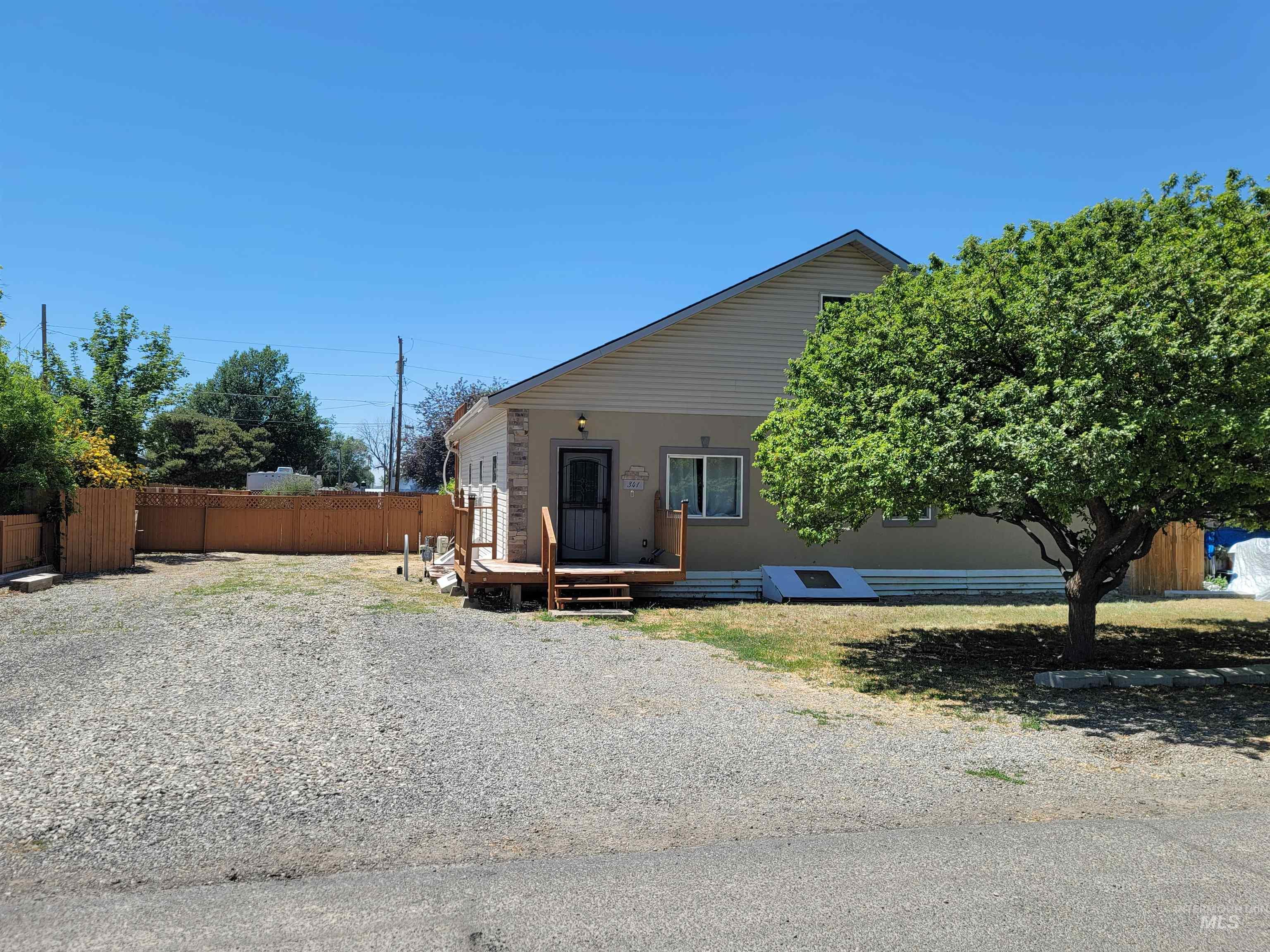 341 Birch St S Property Photo 1