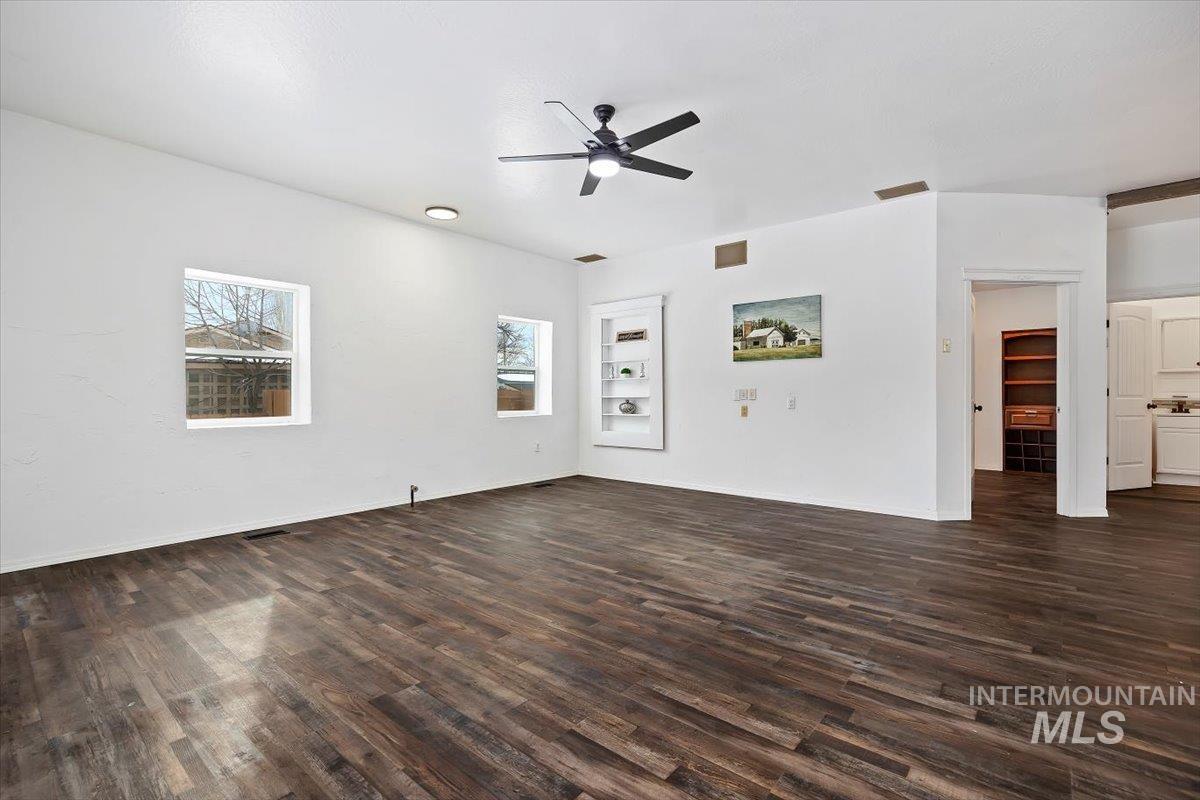341 Birch St S Property Photo 5