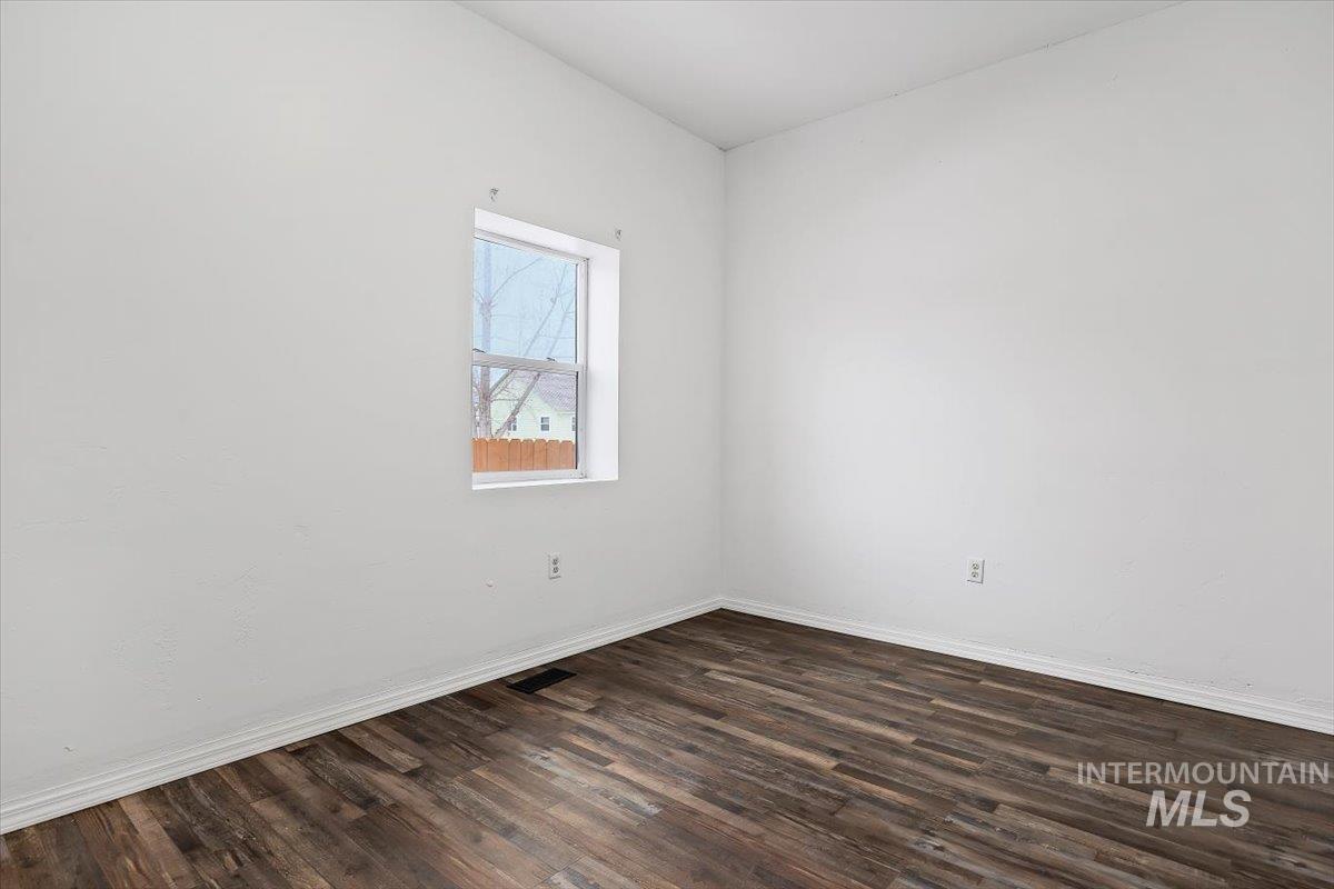 341 Birch St S Property Photo 24