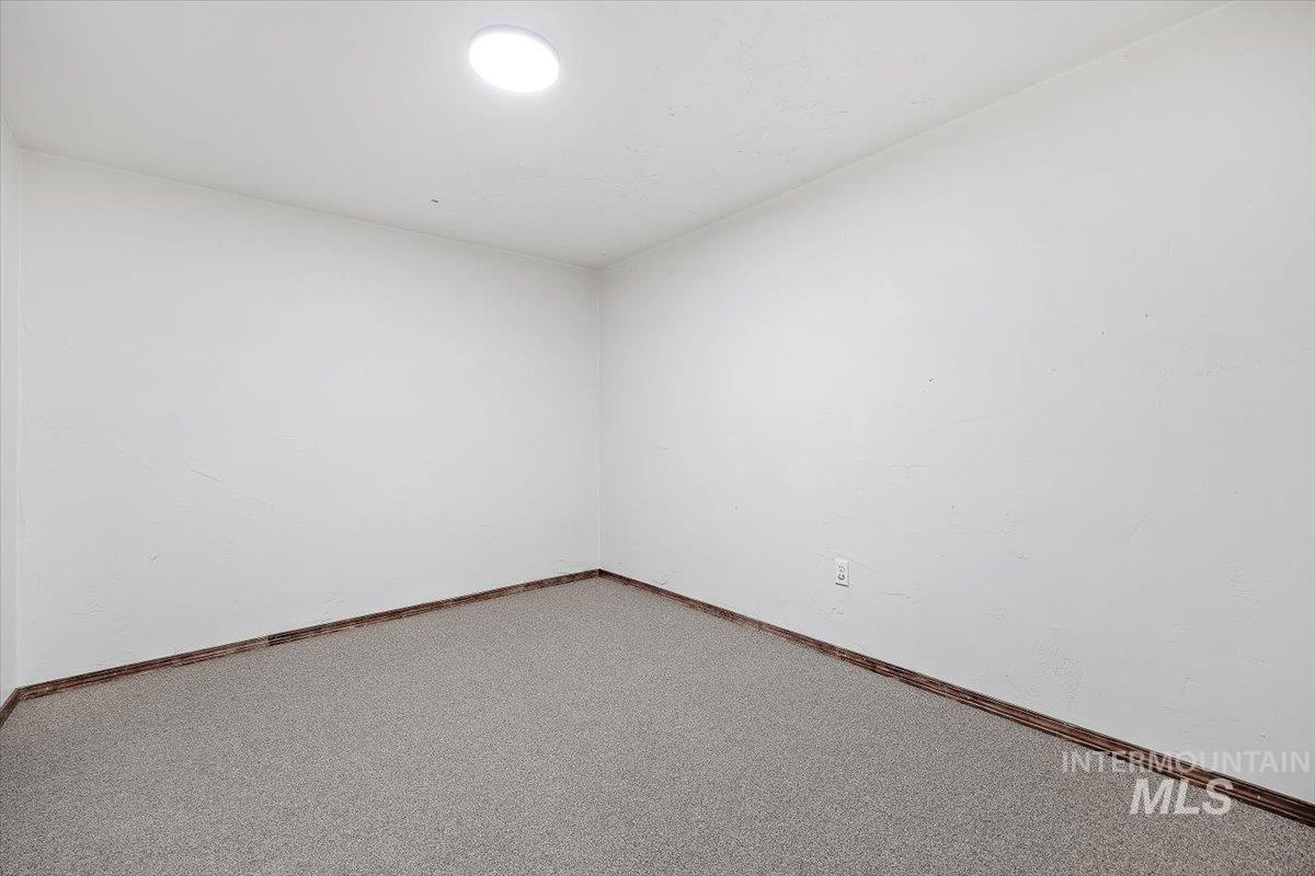 341 Birch St S Property Photo 29