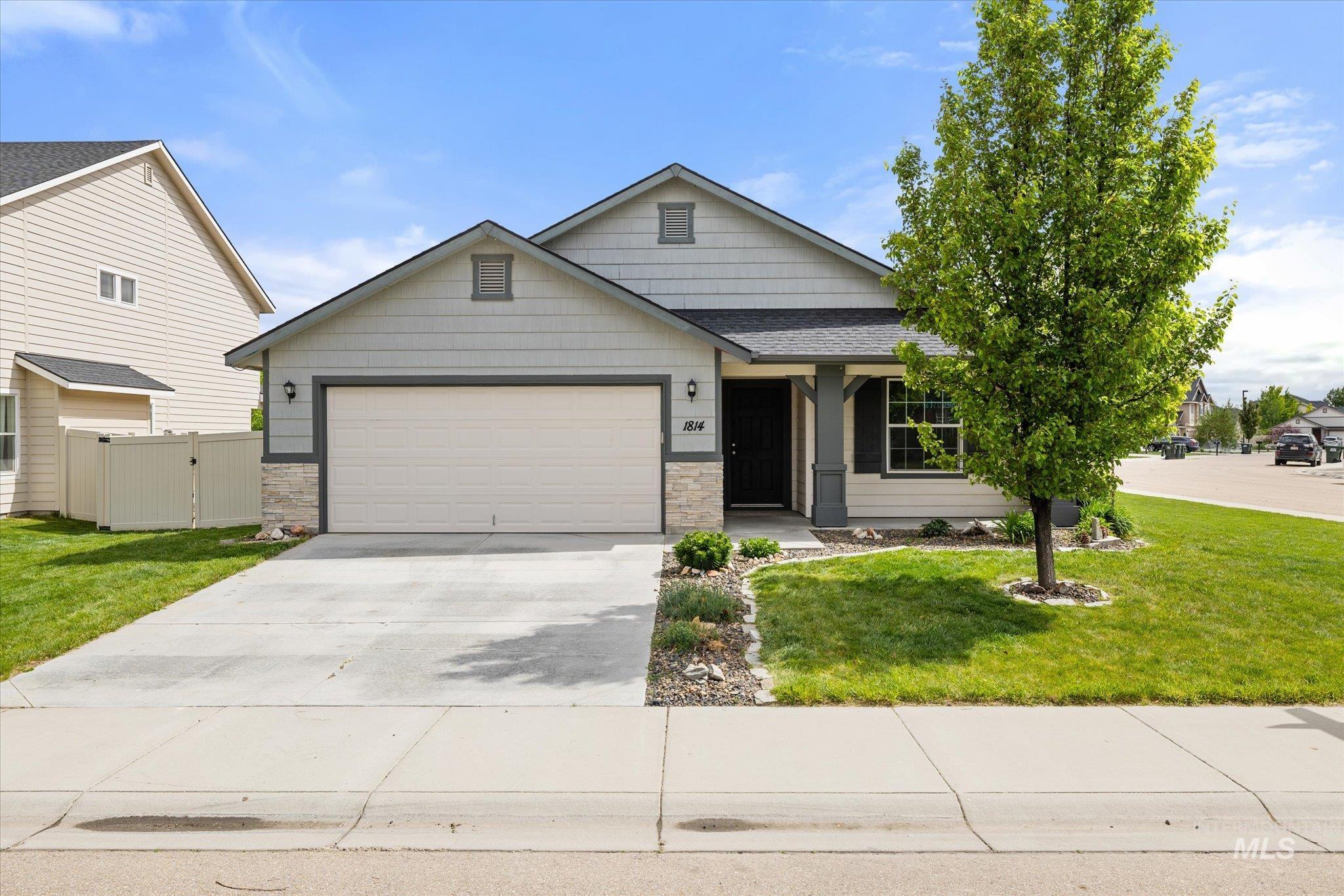 1814 N Rosedust Dr. Property Photo 1