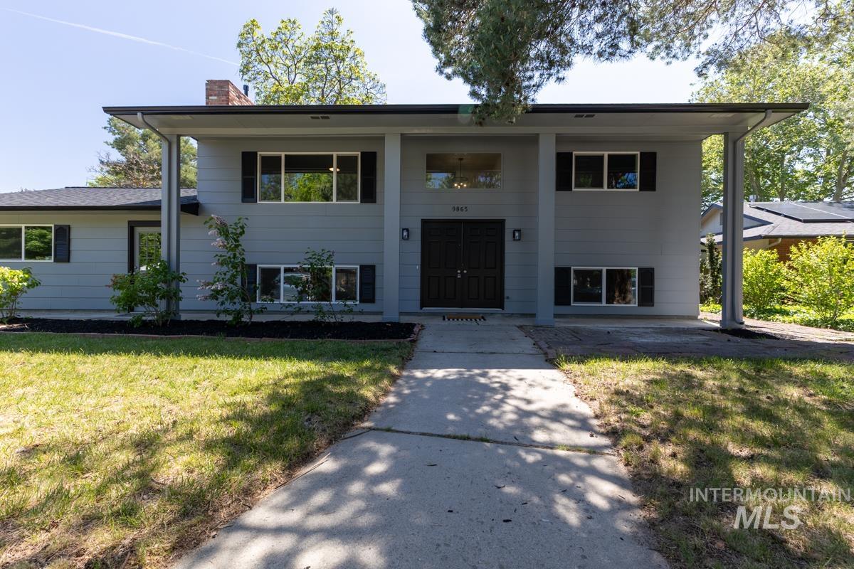 9865 W Skycliffe Ave Property Photo 1