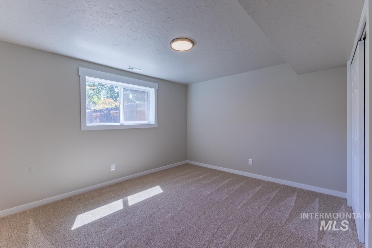 9865 W Skycliffe Ave Property Photo 26