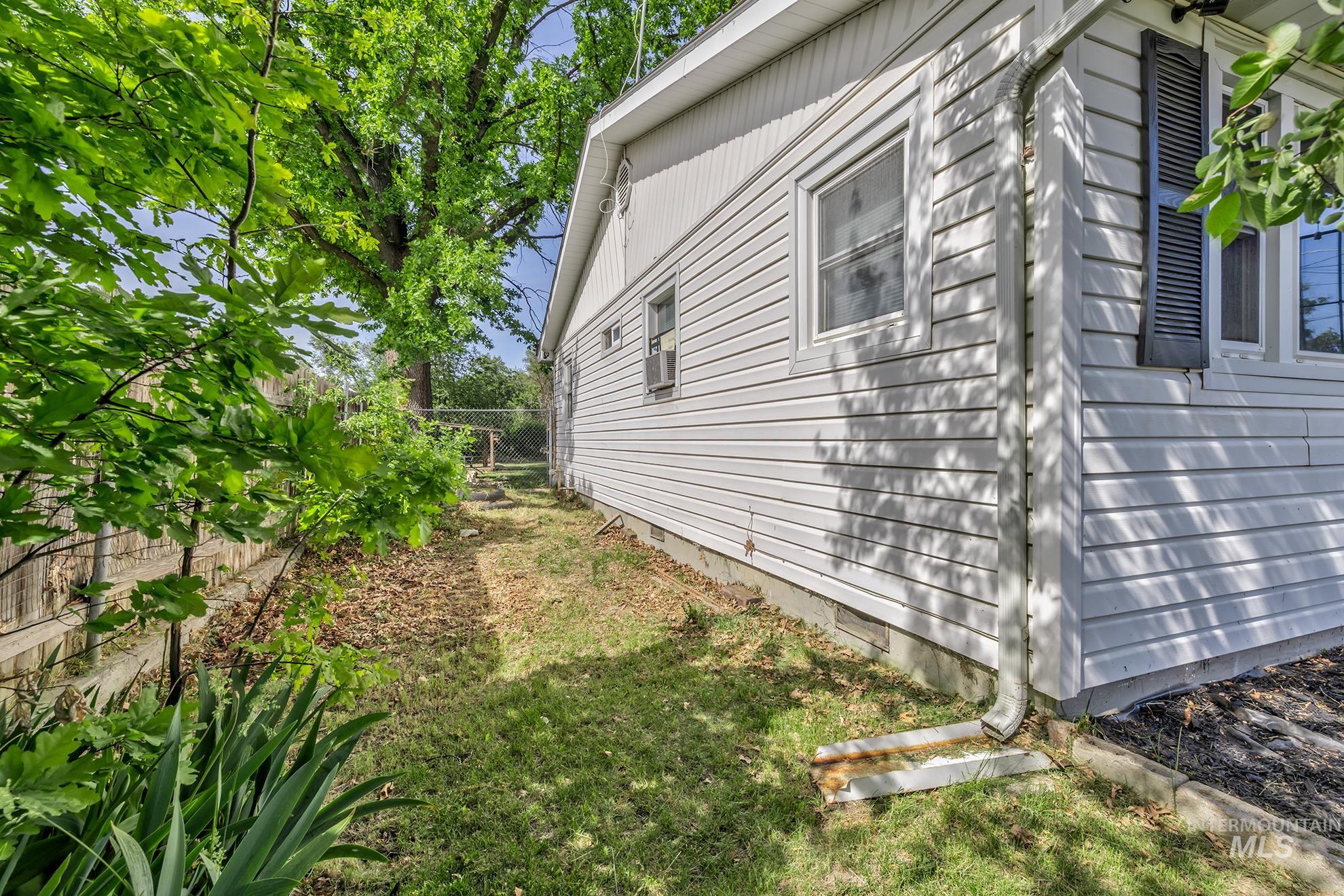 1035 N 7th Ave N Property Photo 31