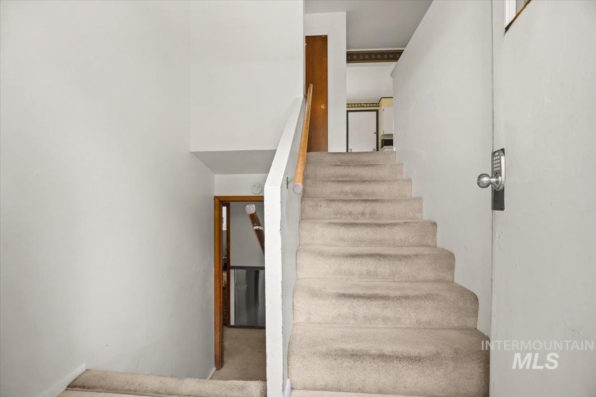 2690 S Gourley St Property Photo 3