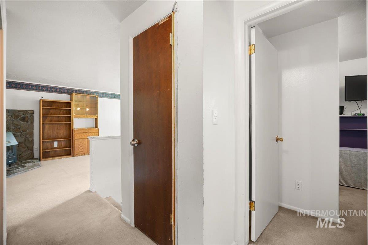 2690 S Gourley St Property Photo 6