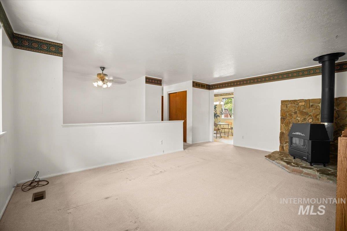 2690 S Gourley St Property Photo 7