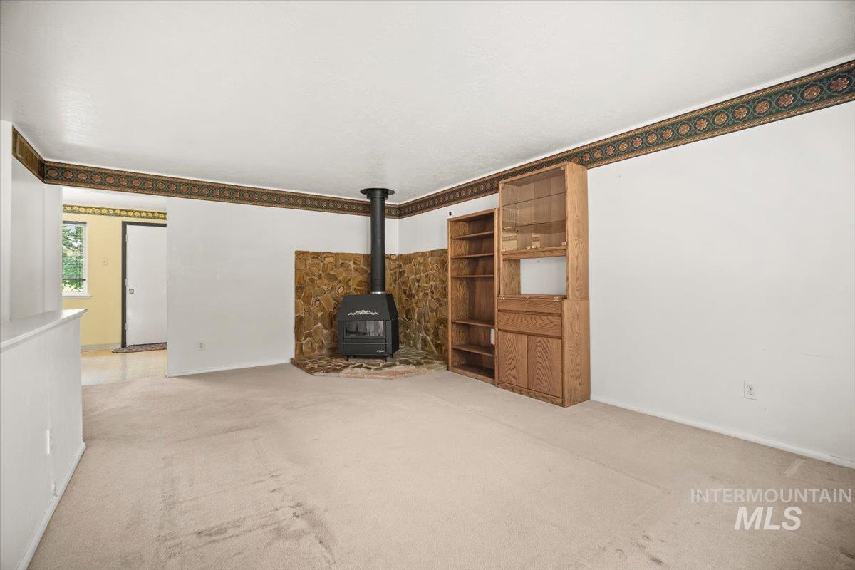 2690 S Gourley St Property Photo 8