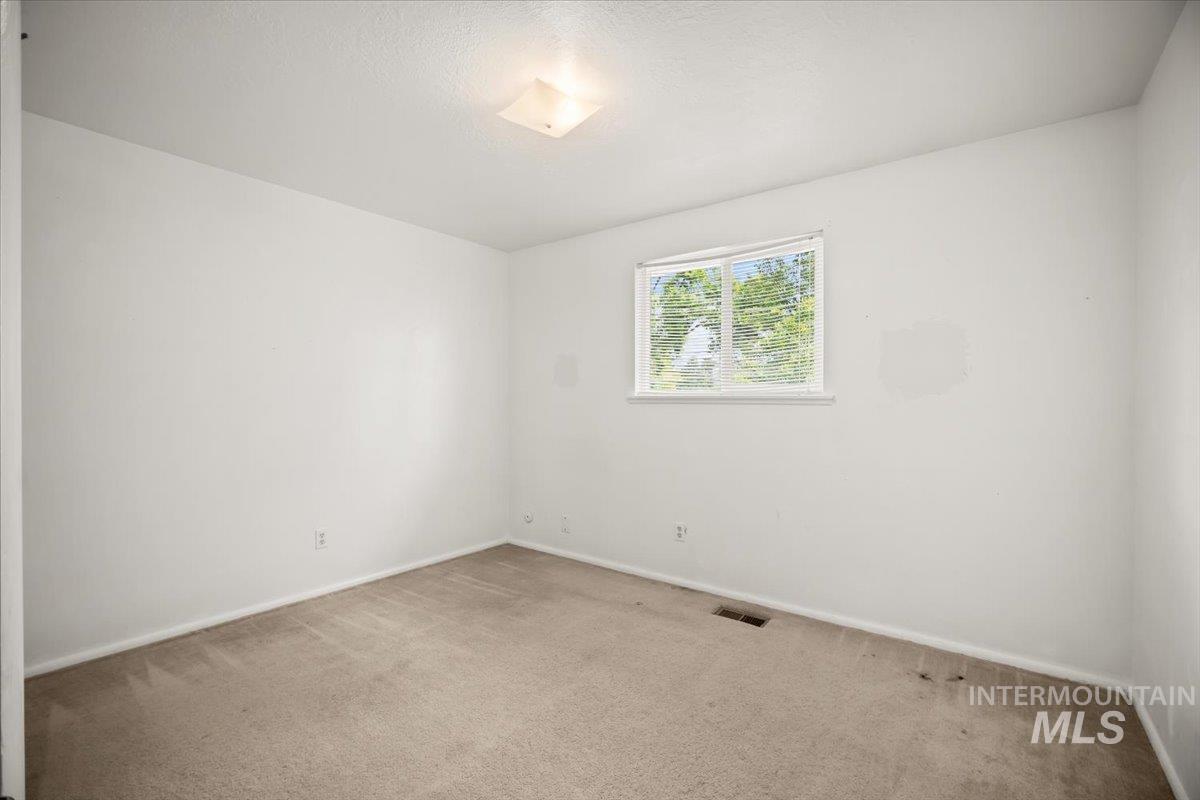 2690 S Gourley St Property Photo 12