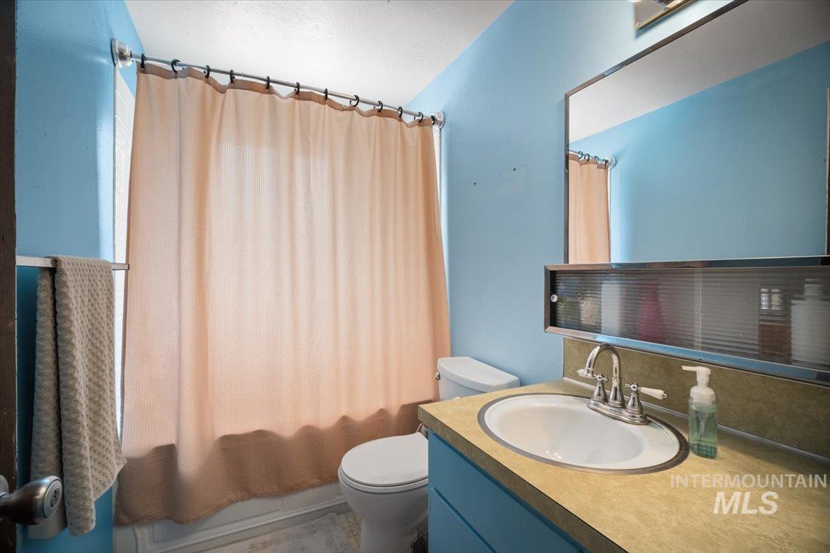 2690 S Gourley St Property Photo 14