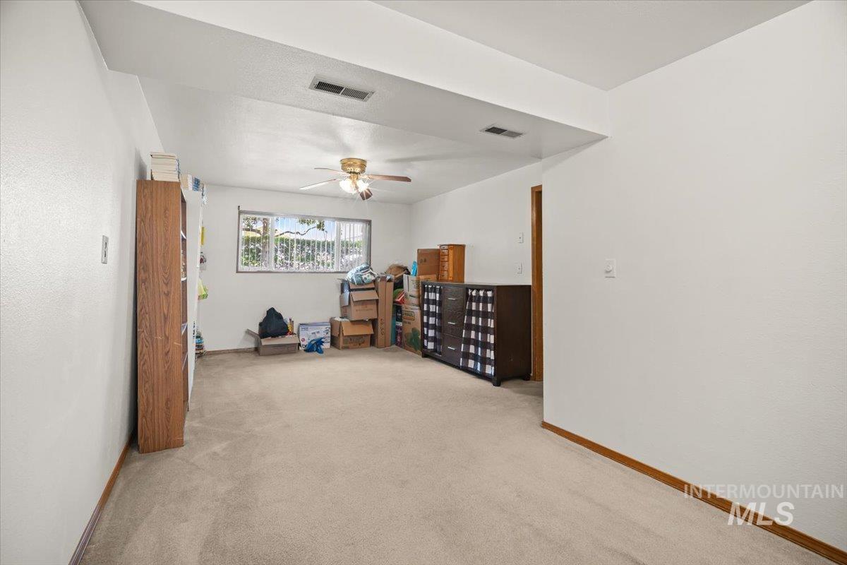2690 S Gourley St Property Photo 16
