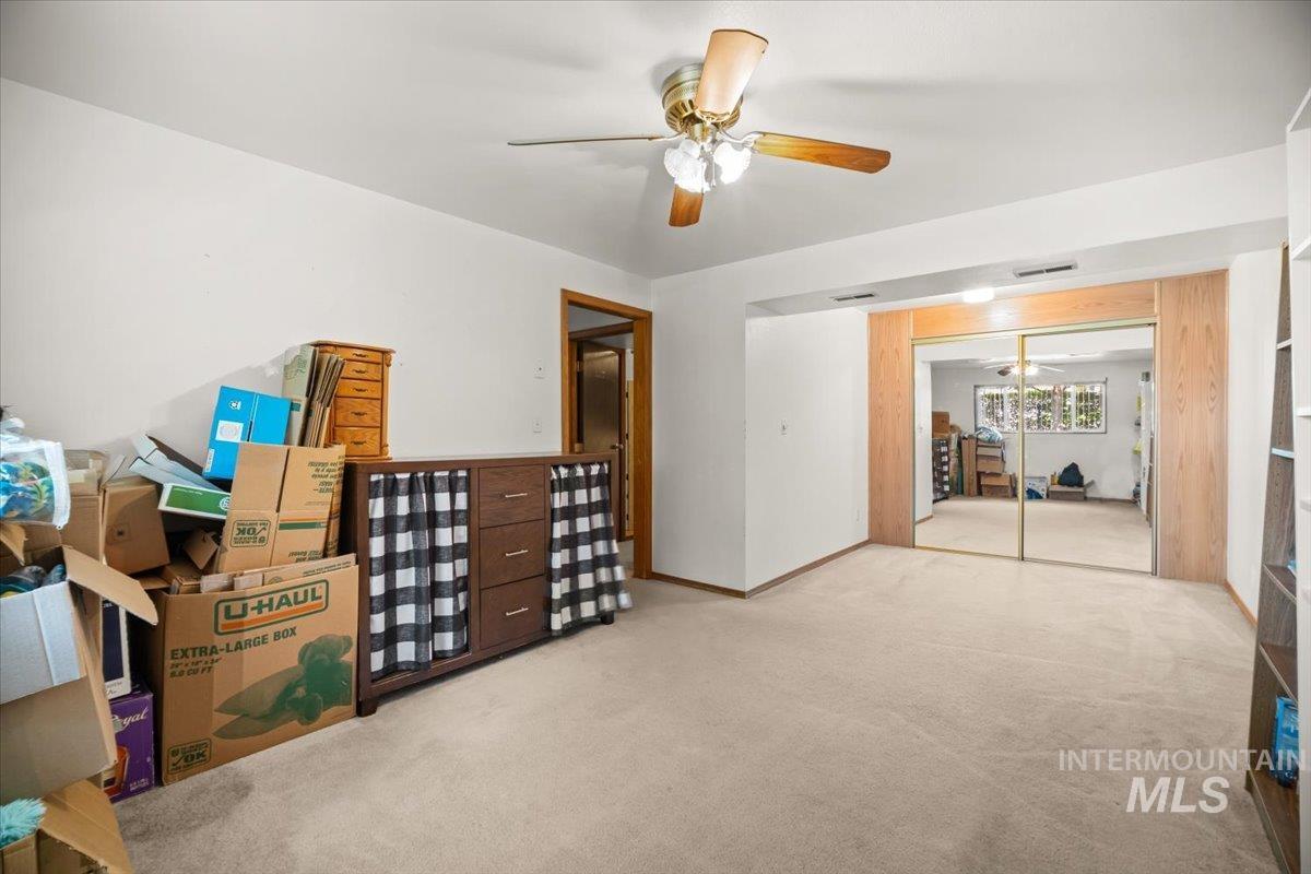 2690 S Gourley St Property Photo 17