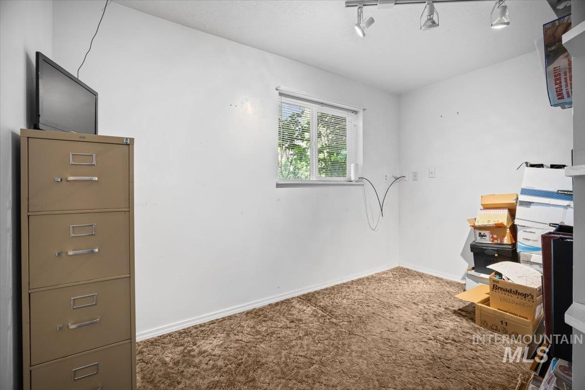 2690 S Gourley St Property Photo 18
